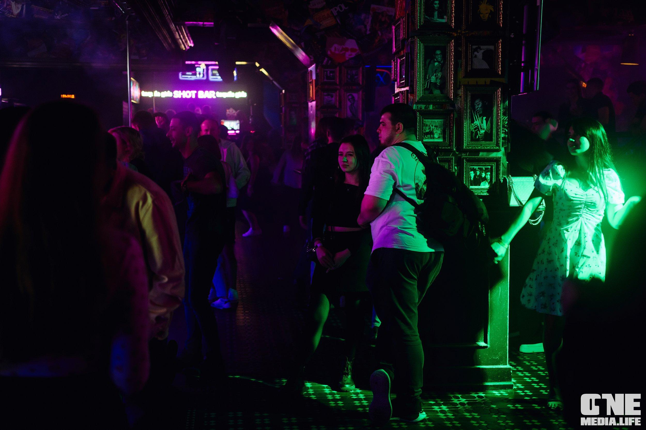 Фоторепортаж из экстрим бара XXXX. One Media Life: фоторепортажи, фотоотчеты с мероприятий и заведений