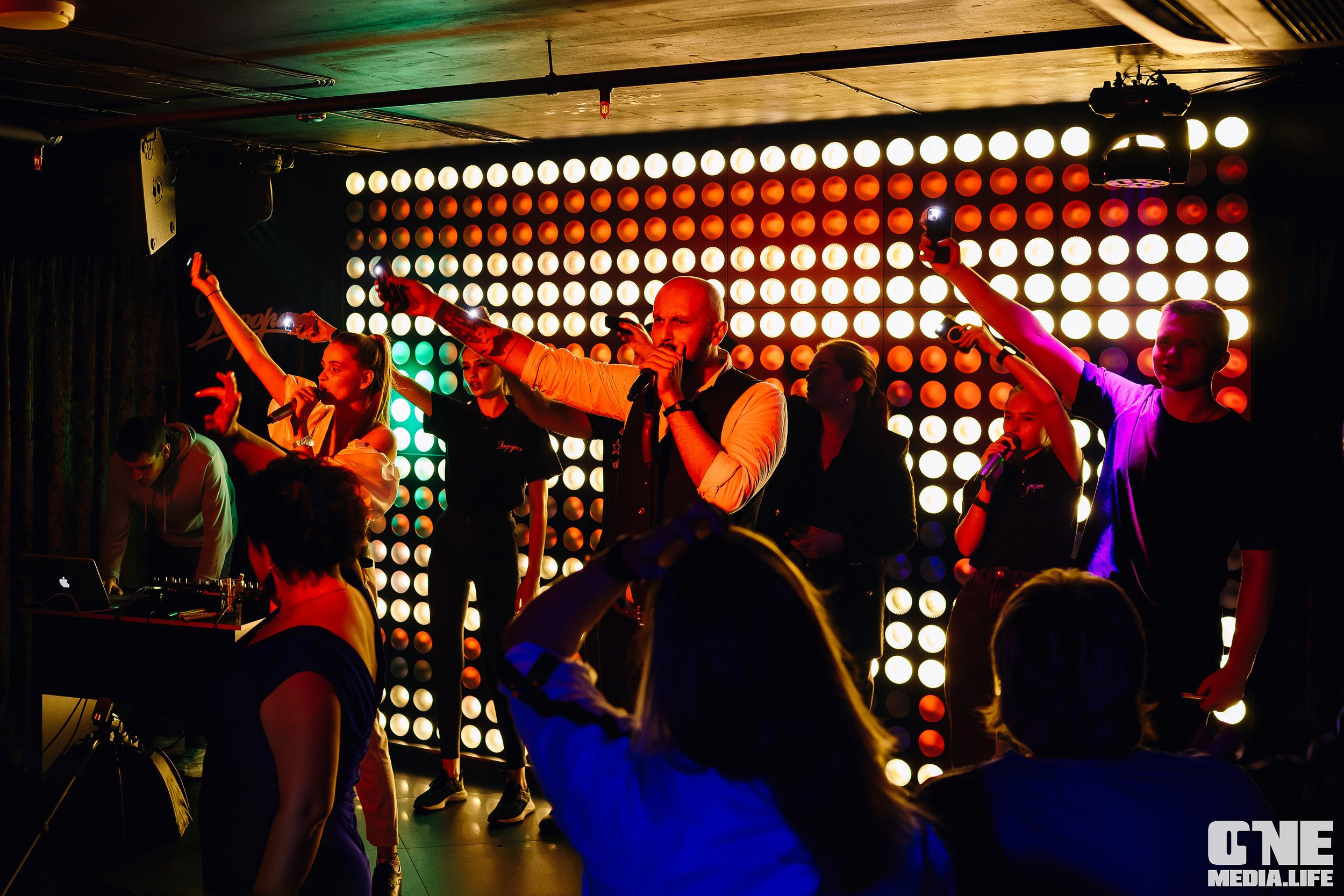 Фоторепортаж из караоке-клуба Эйфория. One Media Life: фоторепортажи, фотоотчеты с мероприятий и заведений