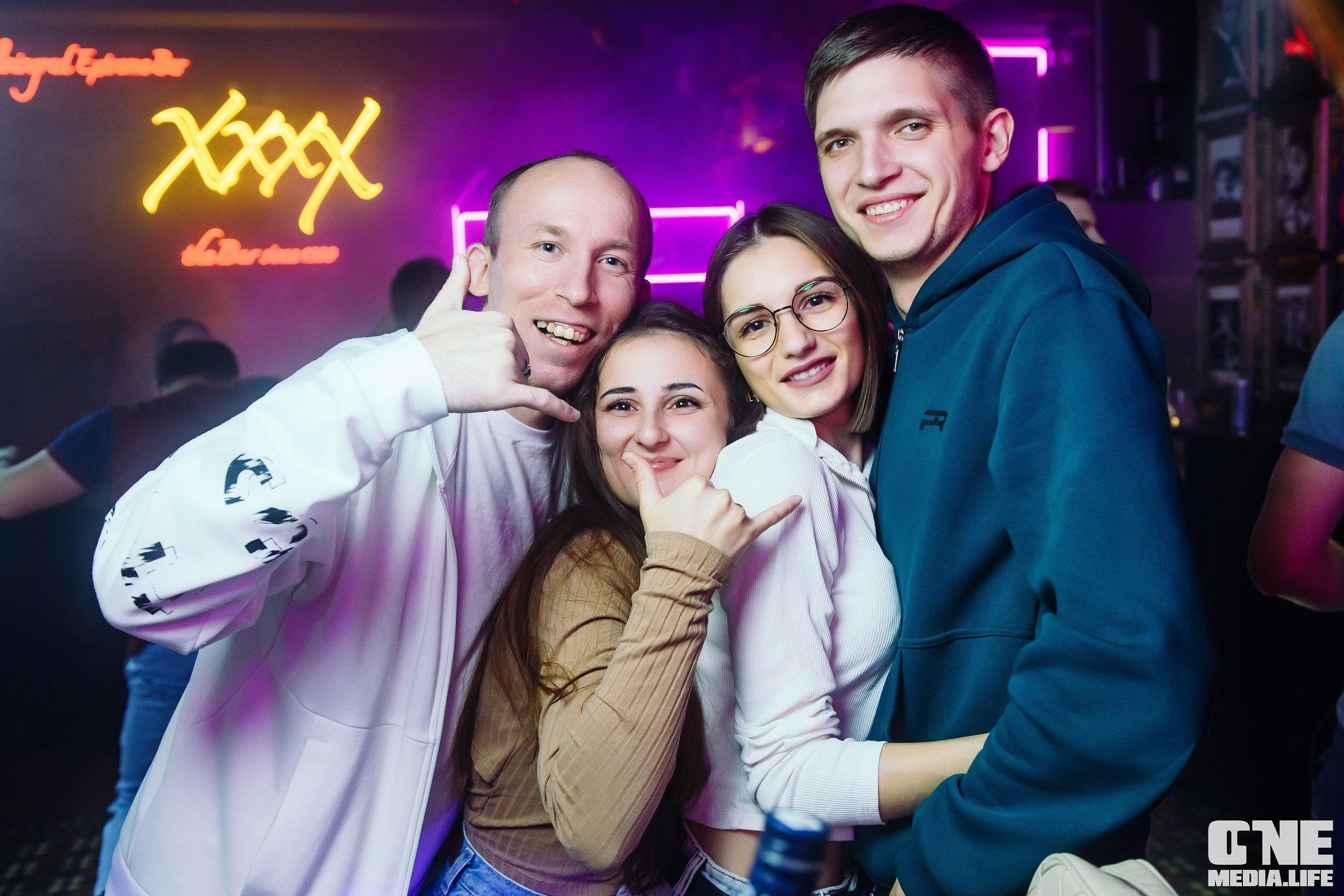 Фоторепортаж из экстрим бара XXXX. One Media Life: фоторепортажи, фотоотчеты с мероприятий и заведений