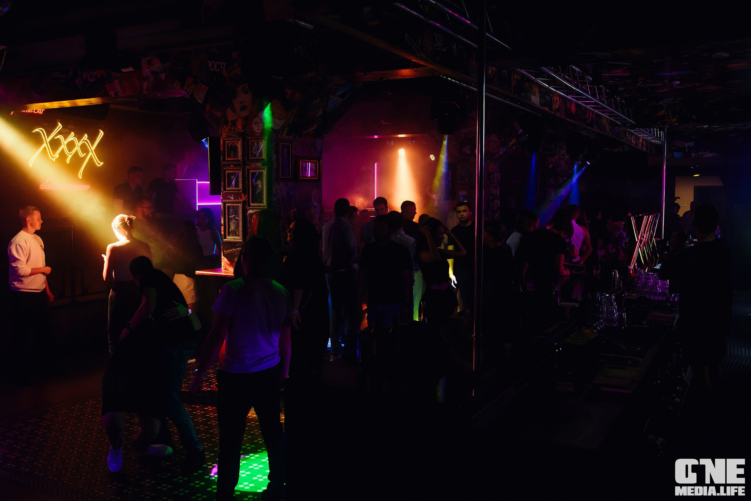 Фоторепортаж из экстрим бара XXXX. One Media Life: фоторепортажи, фотоотчеты с мероприятий и заведений