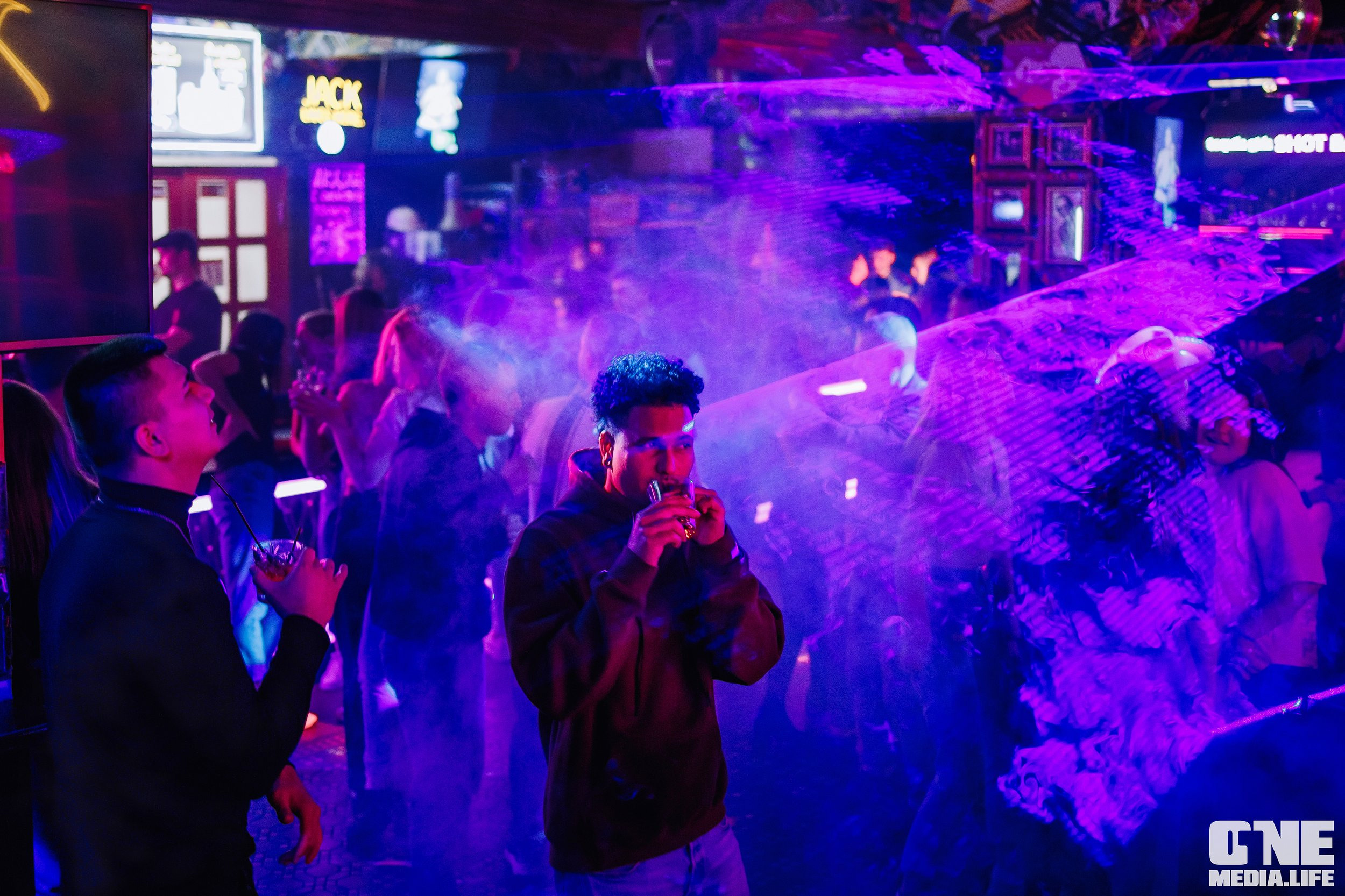 Субботняя ночь в баре XxxX. One Media Life: фоторепортажи, фотоотчеты с мероприятий и заведений