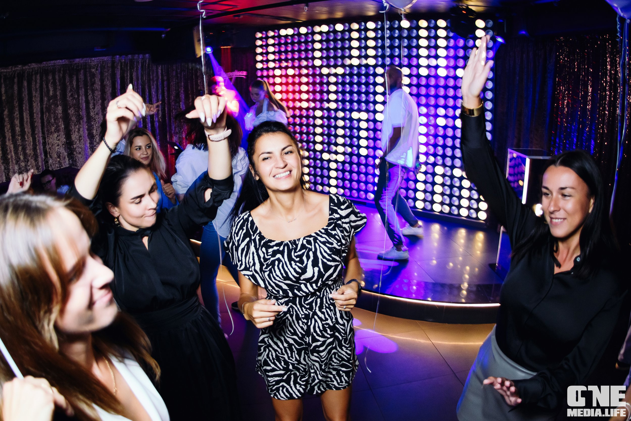 Фоторепортаж из караоке-клуба Эйфория. One Media Life: фоторепортажи, фотоотчеты с мероприятий и заведений