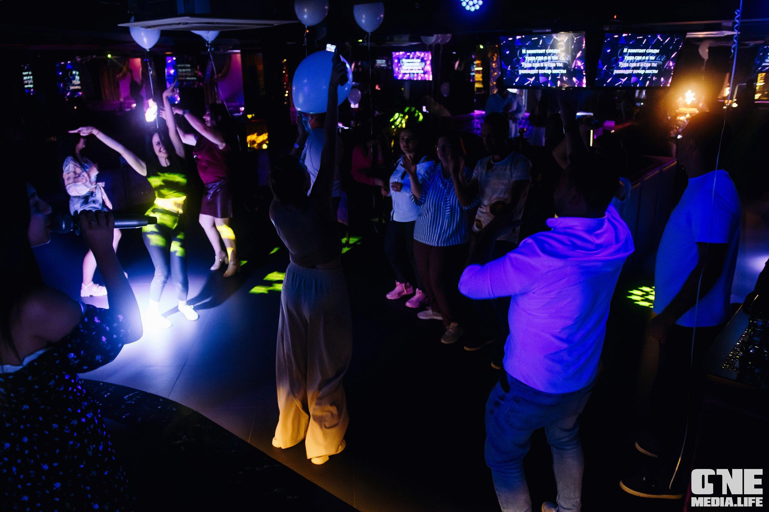 Фоторепортаж из караоке-клуба Эйфория. One Media Life: фоторепортажи, фотоотчеты с мероприятий и заведений