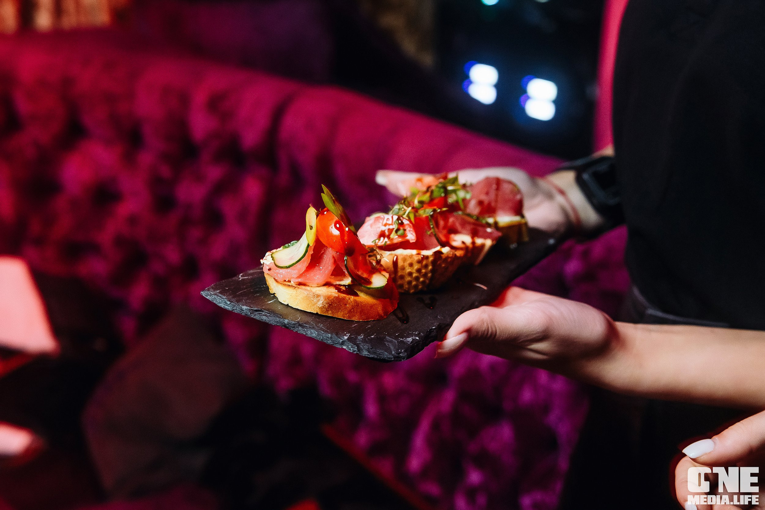 Фоторепортаж из караоке-клуба Эйфория. One Media Life: фоторепортажи, фотоотчеты с мероприятий и заведений