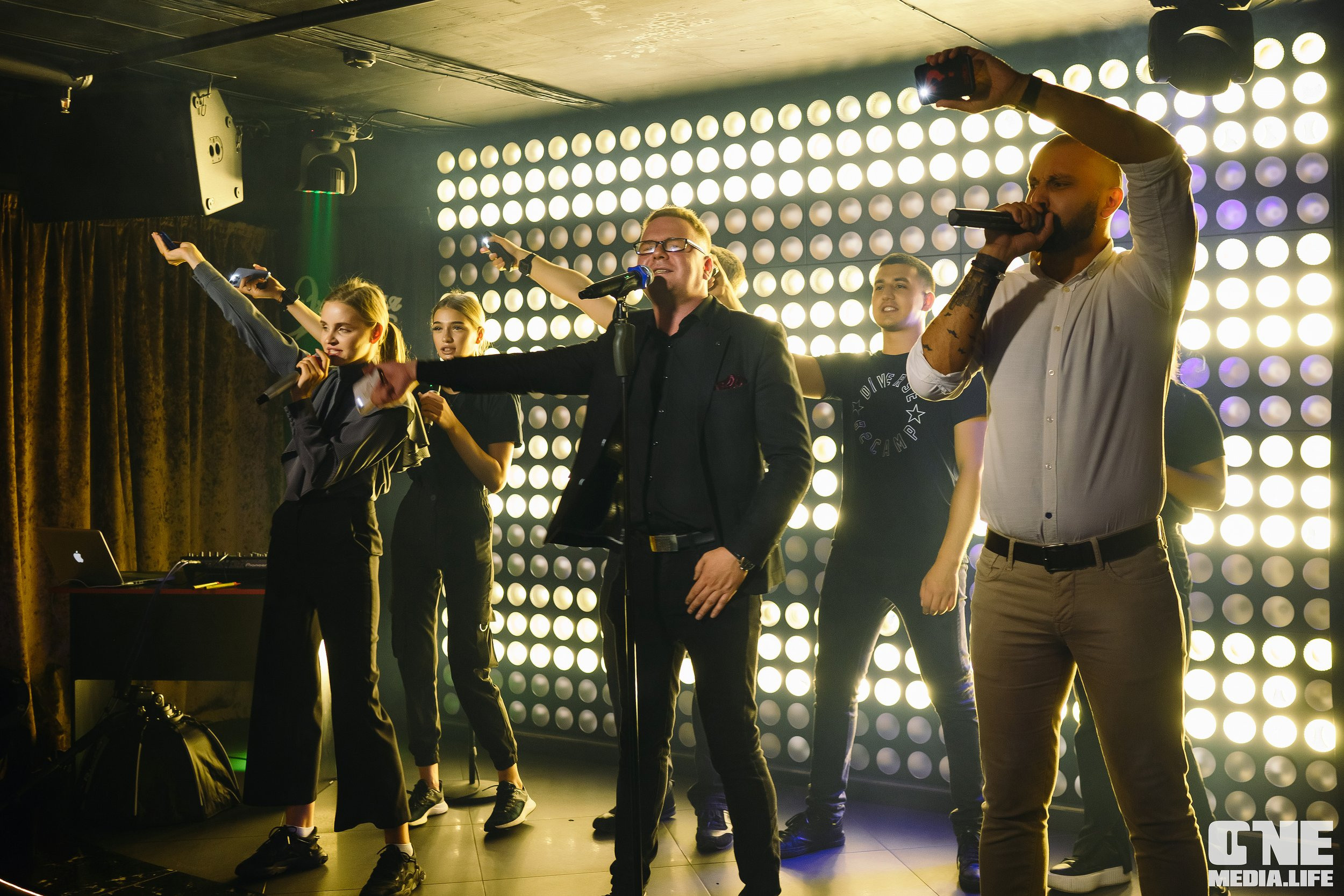 Фоторепортаж из караоке-клуба Эйфория. One Media Life: фоторепортажи, фотоотчеты с мероприятий и заведений