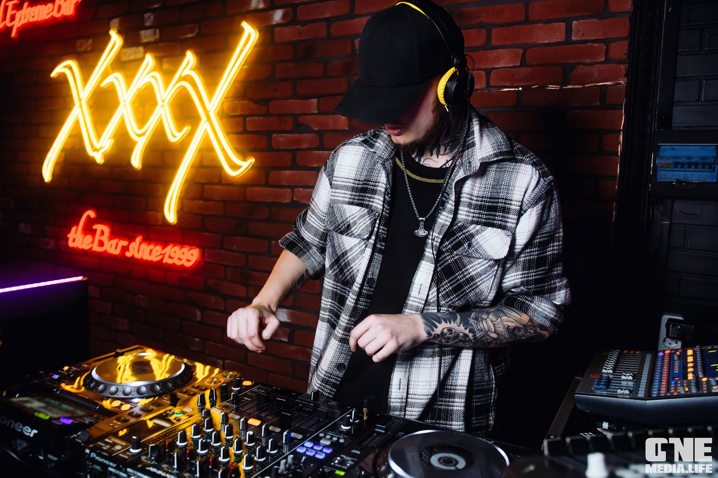 Фоторепортаж из экстрим бара XXXX. One Media Life: фоторепортажи, фотоотчеты с мероприятий и заведений