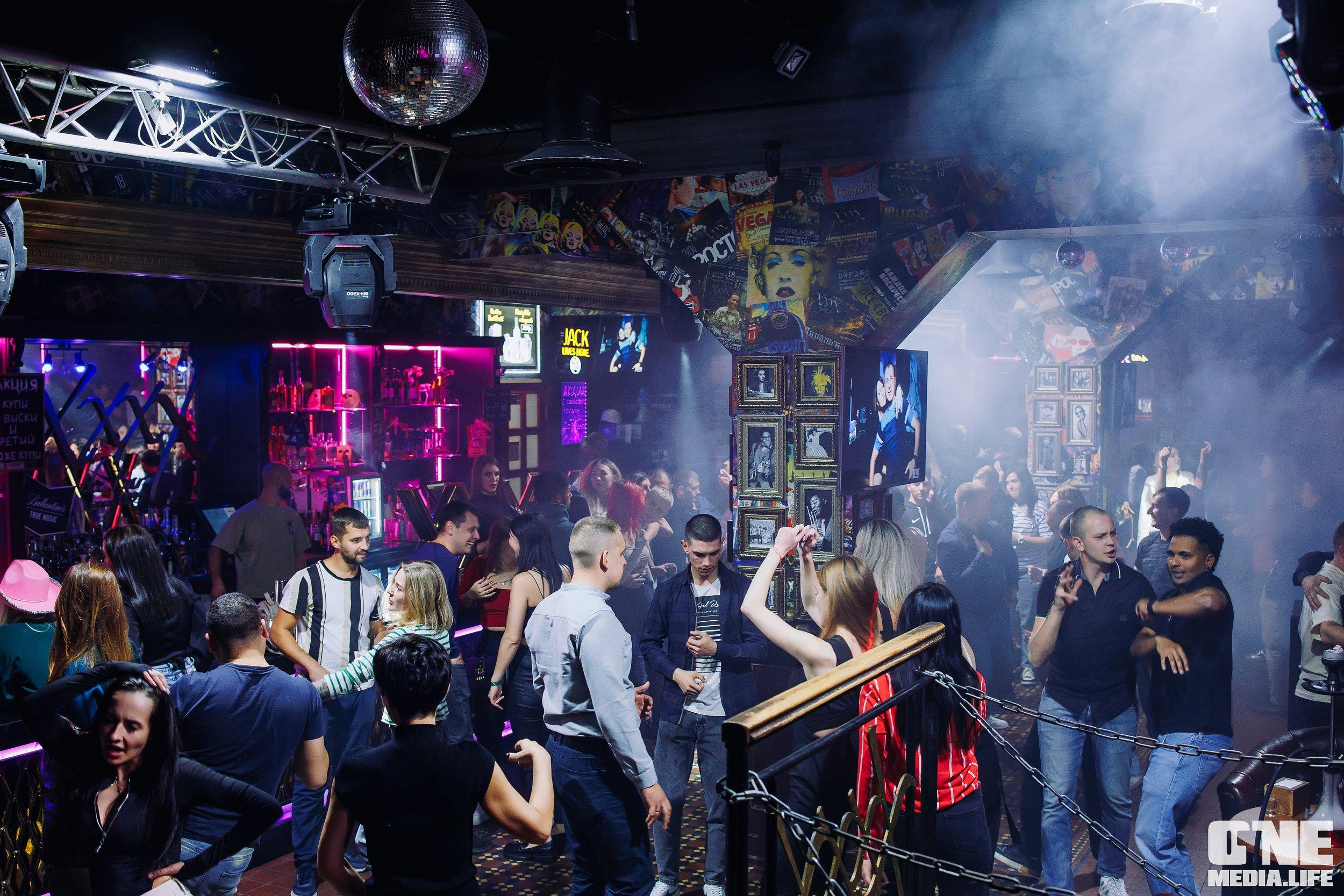 Субботняя ночь в баре XxxX. One Media Life: фоторепортажи, фотоотчеты с мероприятий и заведений
