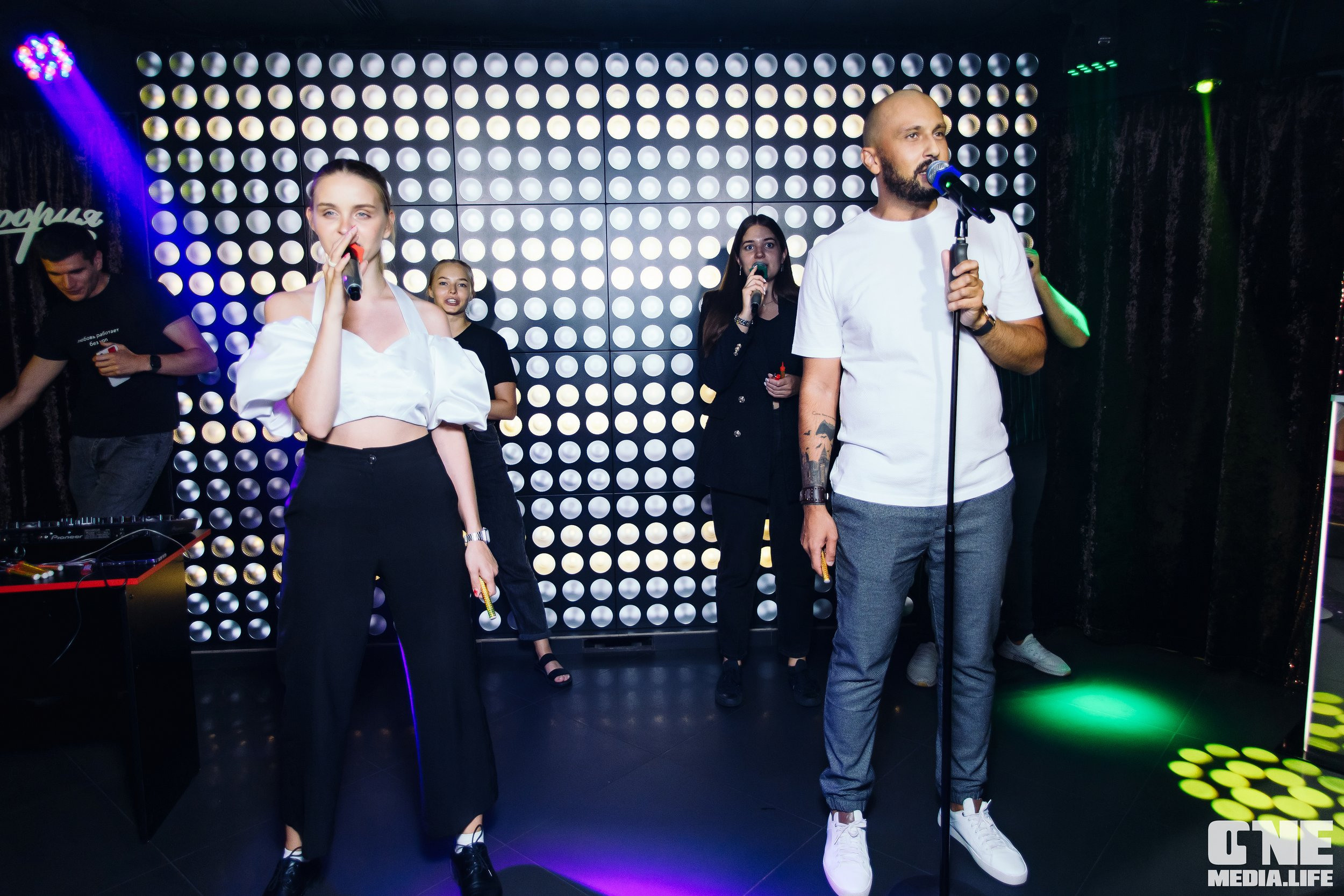 Фоторепортаж из караоке-клуба Эйфория. One Media Life: фоторепортажи, фотоотчеты с мероприятий и заведений