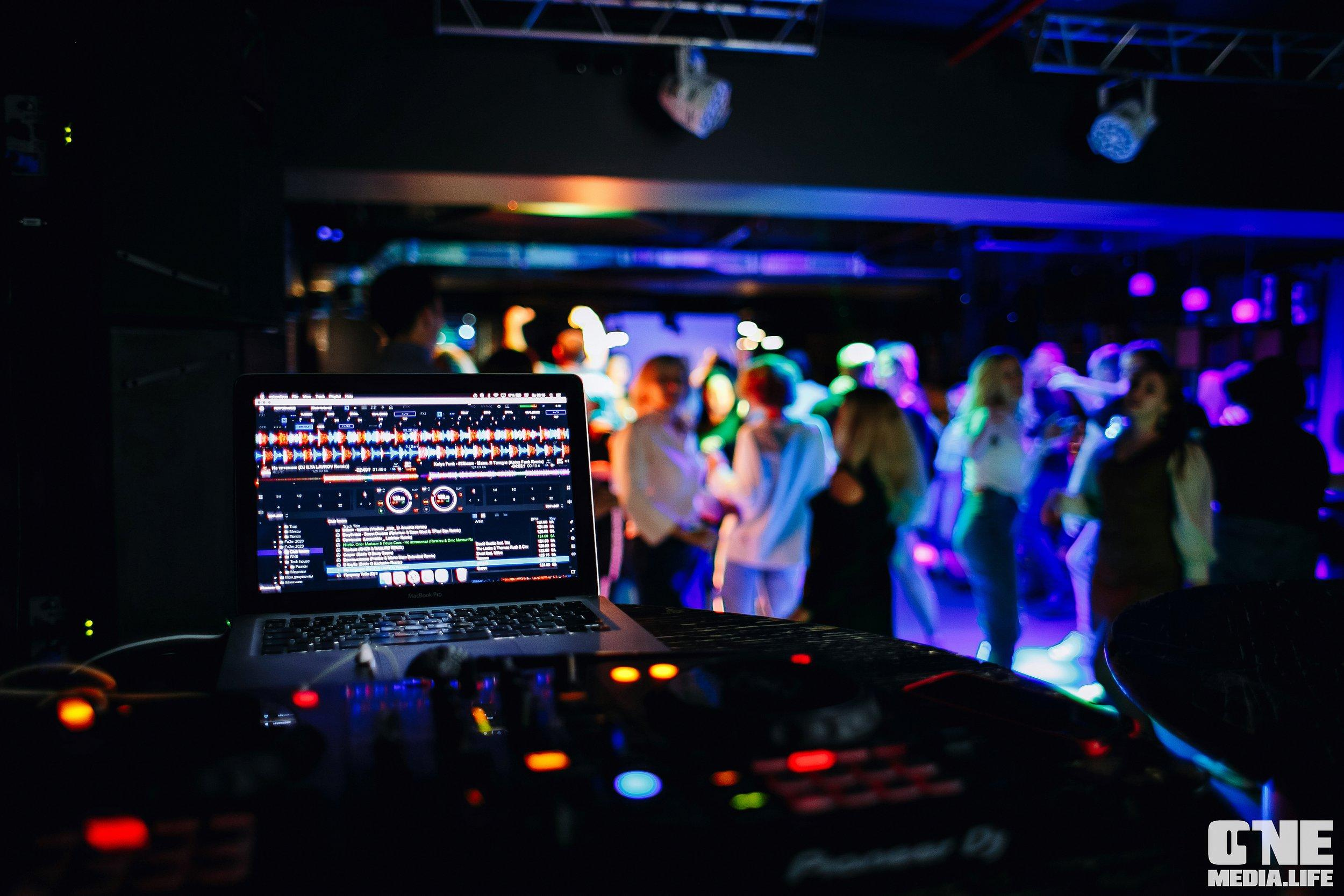 Фоторепортаж из бара Барре. One Media Life: фоторепортажи, фотоотчеты с мероприятий и заведений