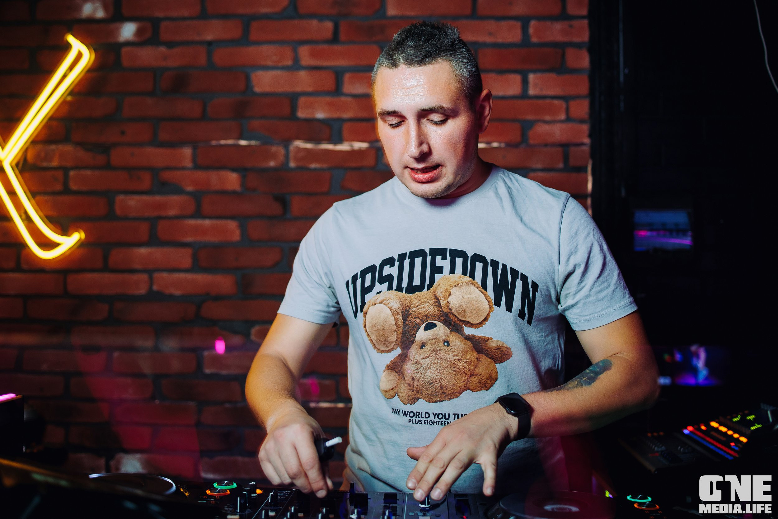 Субботняя ночь в баре XxxX. One Media Life: фоторепортажи, фотоотчеты с мероприятий и заведений