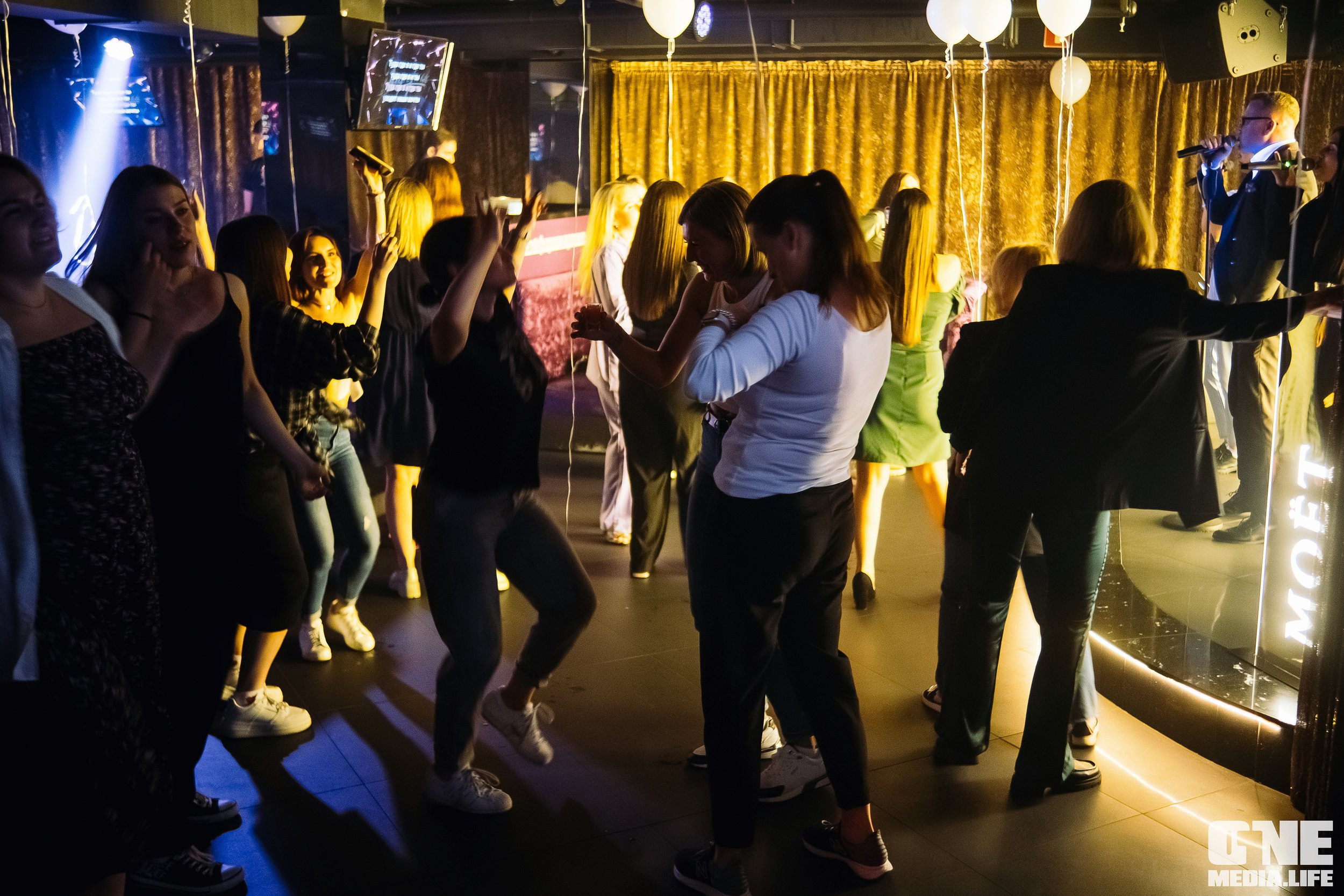 Фоторепортаж из караоке-клуба Эйфория. One Media Life: фоторепортажи, фотоотчеты с мероприятий и заведений