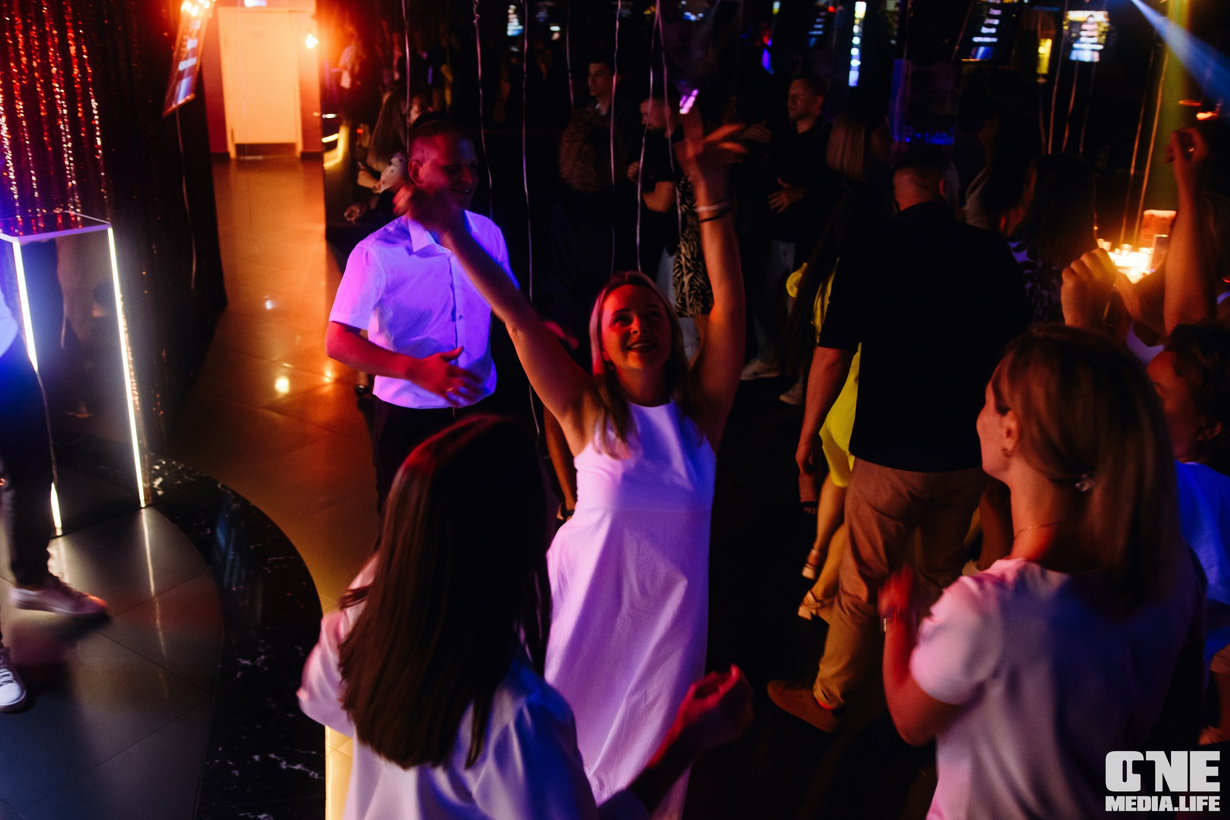 Фоторепортаж из караоке-клуба Эйфория. One Media Life: фоторепортажи, фотоотчеты с мероприятий и заведений