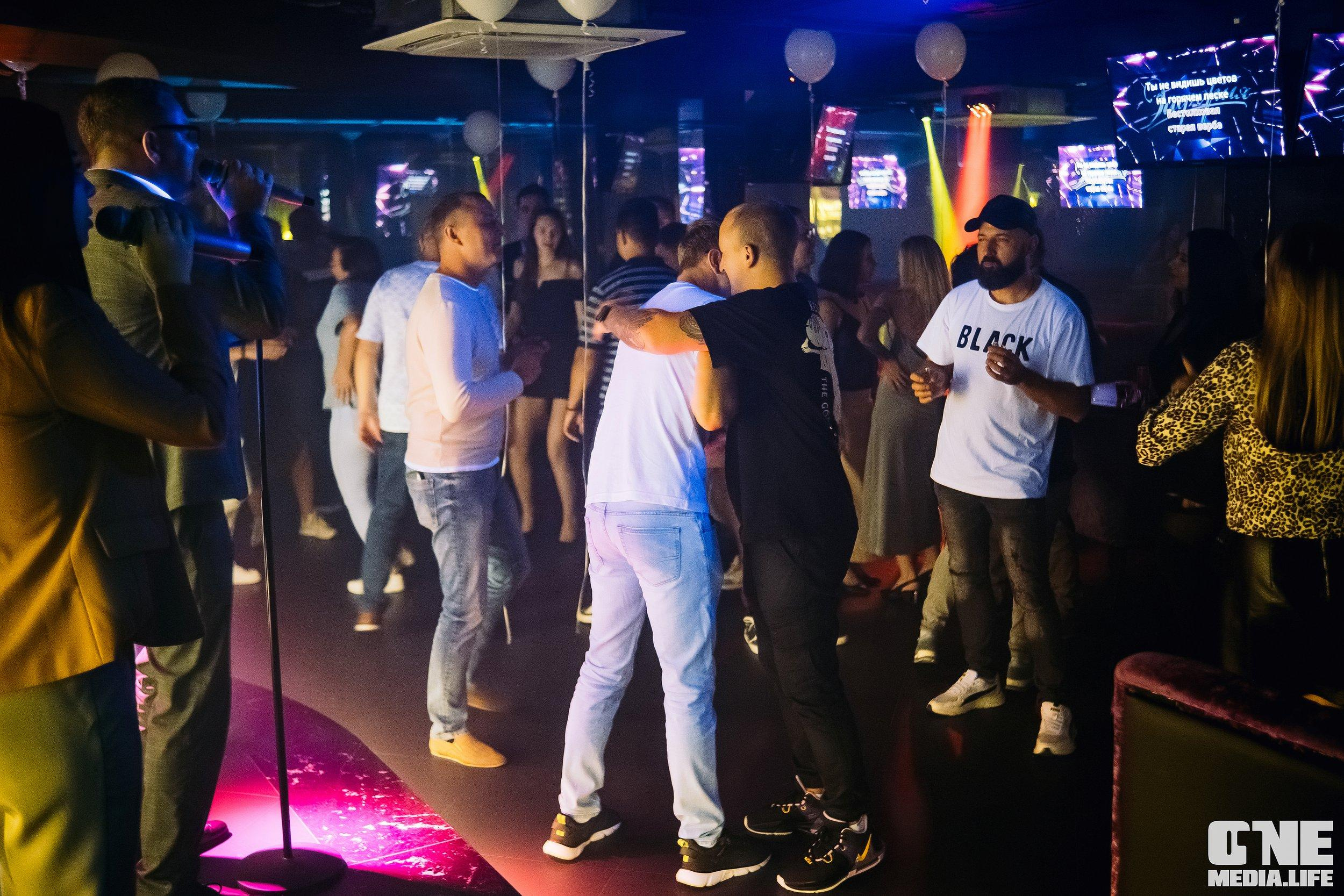 Фоторепортаж из караоке-клуба Эйфория. One Media Life: фоторепортажи, фотоотчеты с мероприятий и заведений