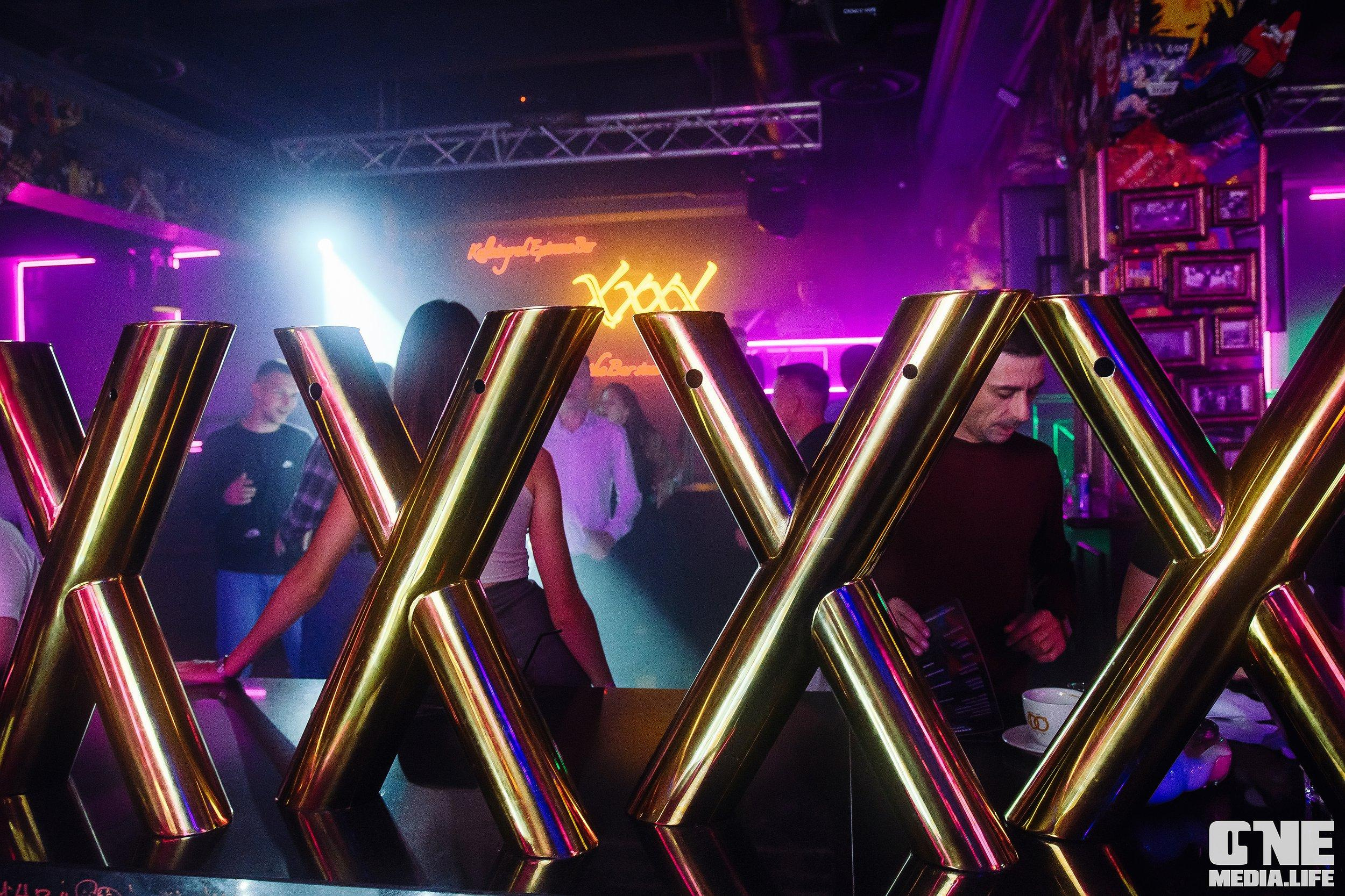 Фоторепортаж из экстрим бара XXXX. One Media Life: фоторепортажи, фотоотчеты с мероприятий и заведений
