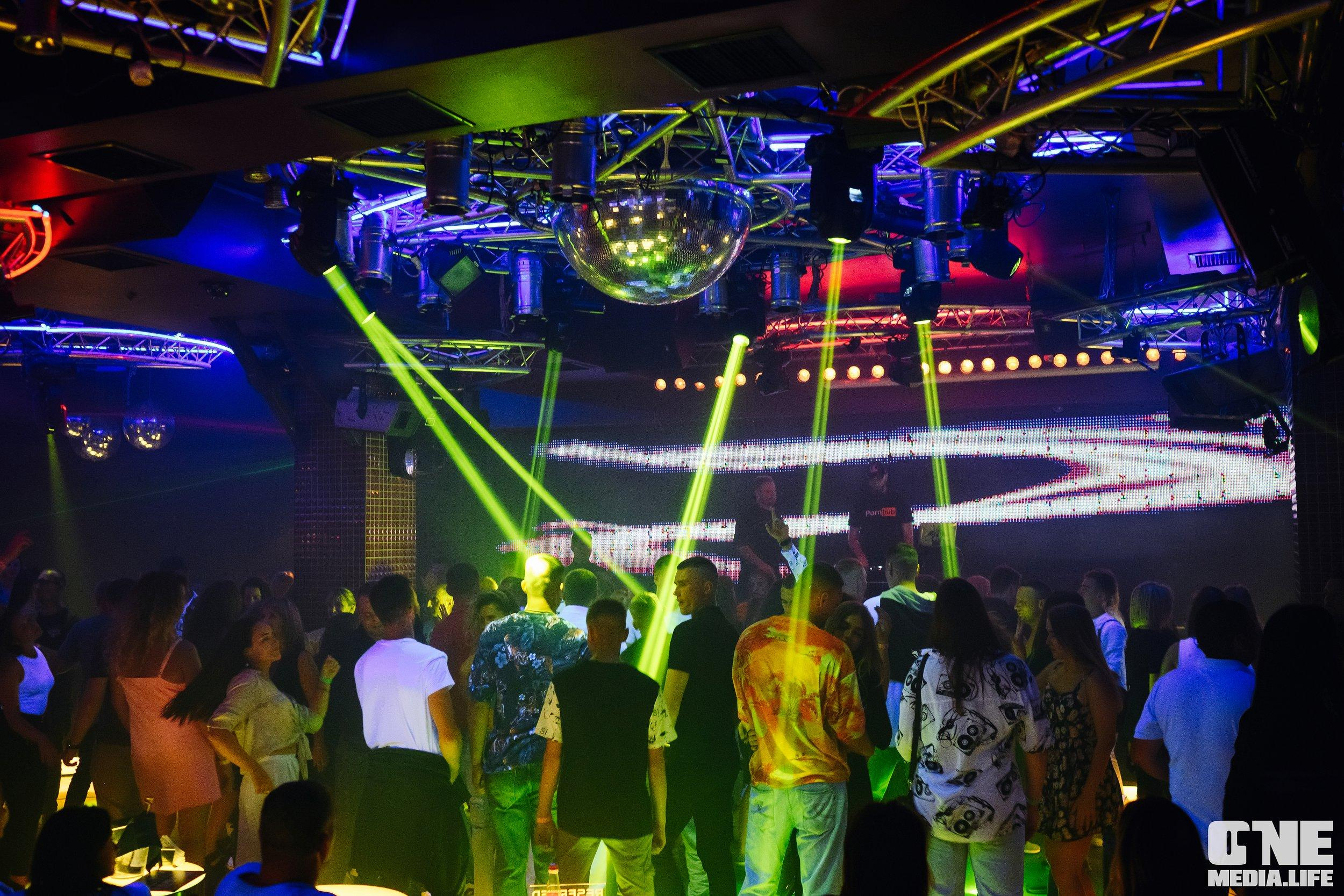 Фоторепортаж из Планеты. One Media Life: фоторепортажи, фотоотчеты с мероприятий и заведений