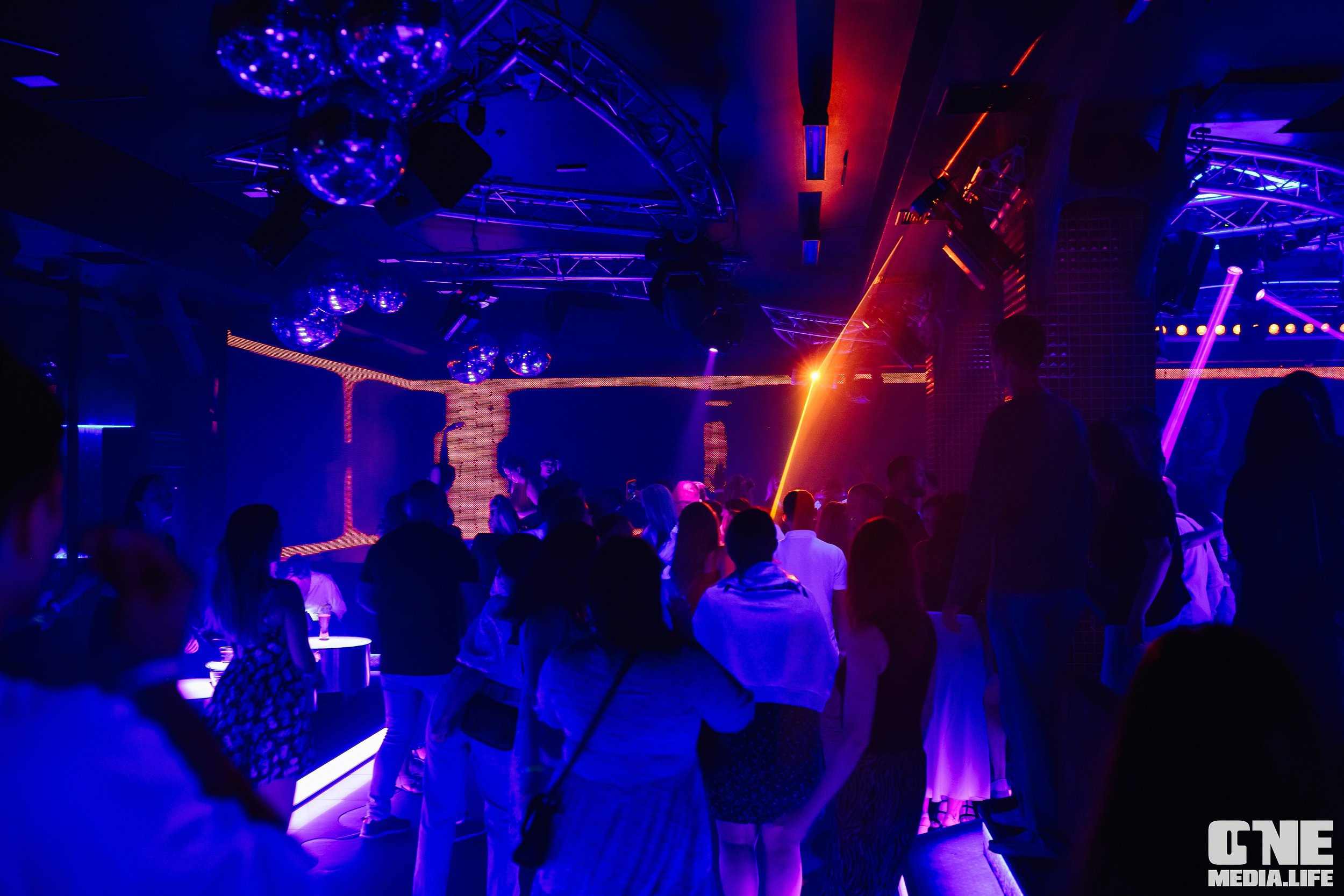 Фоторепортаж из Планеты. One Media Life: фоторепортажи, фотоотчеты с мероприятий и заведений