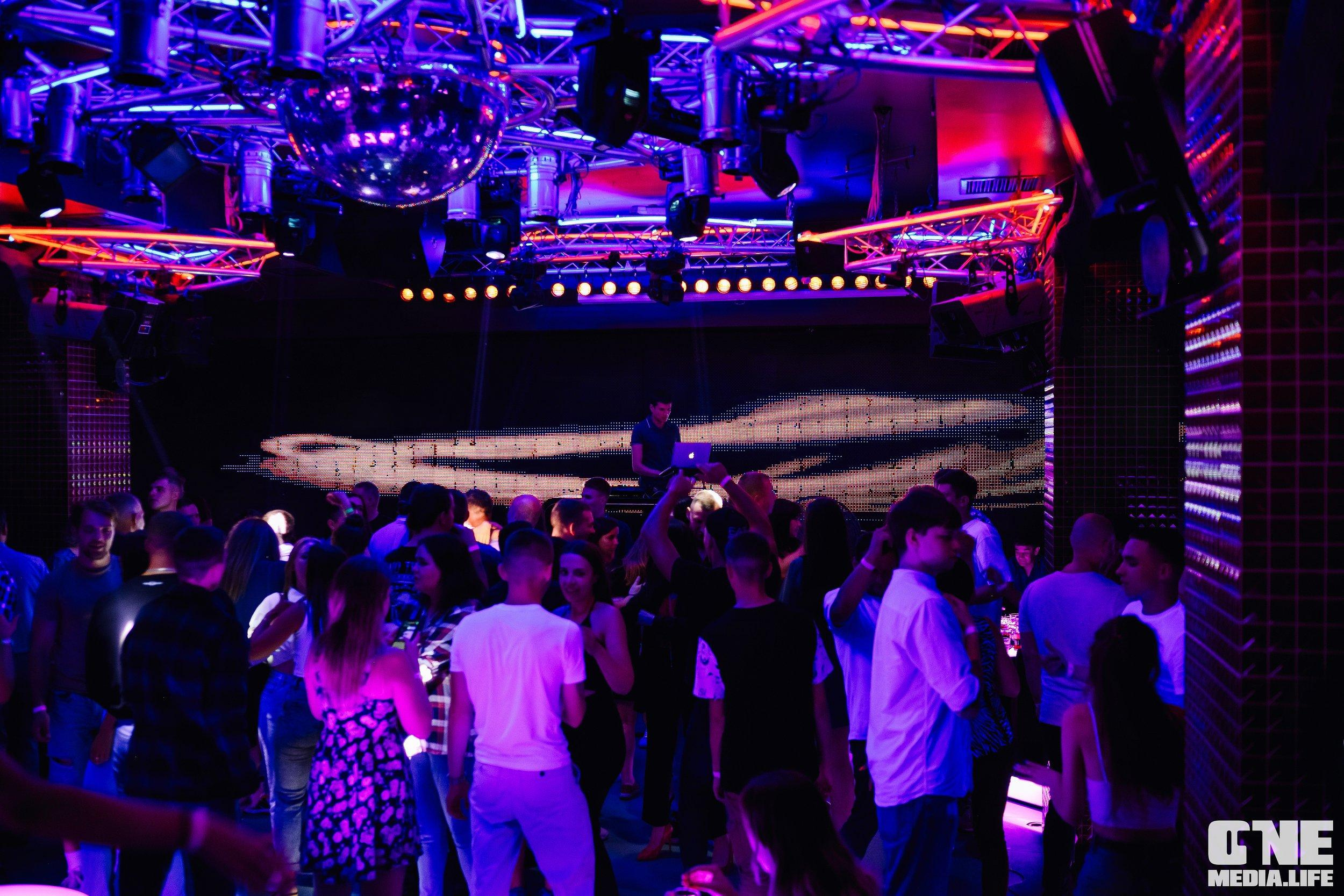 Фоторепортаж из Планеты. One Media Life: фоторепортажи, фотоотчеты с мероприятий и заведений