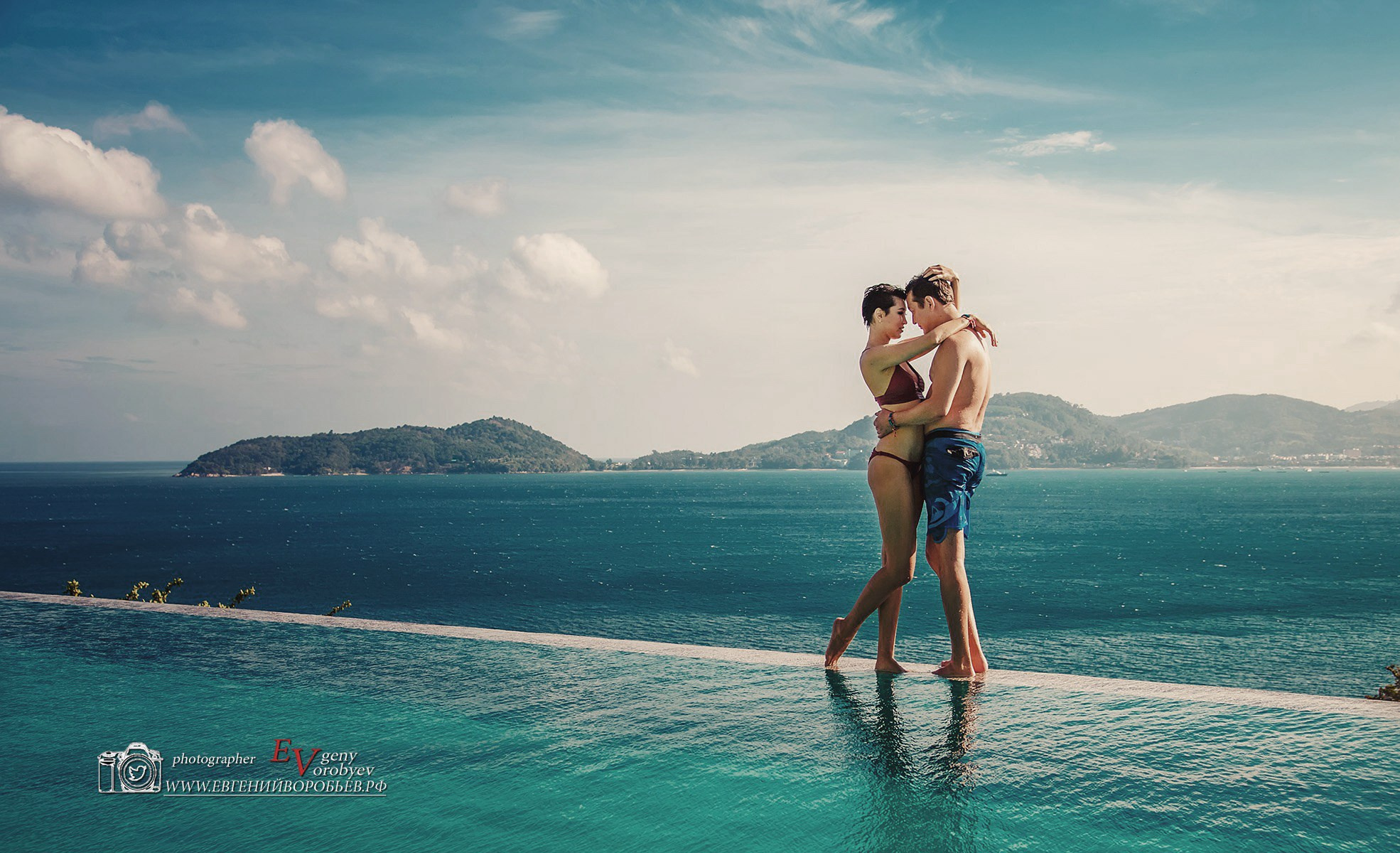 фотосессия лавстори на Пхукете фотограф в тайланде на пляже красивое место идея образ девушка в купальнике примеры фото позы для фотосессии Патонг пляж Карон Найхарн Ката Майкао пальма экскурсия Заказать фотосессию цена стоимость lovestory