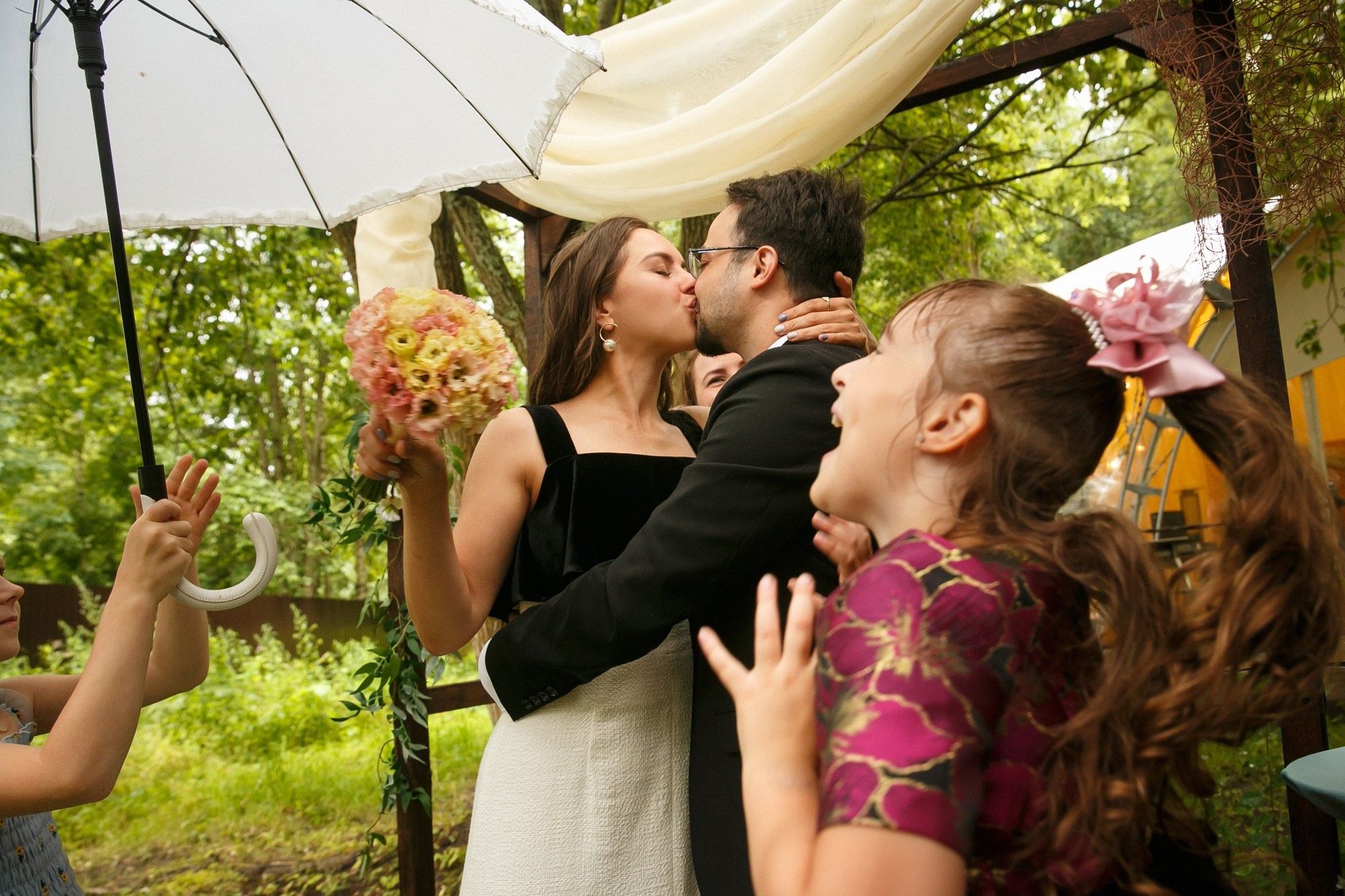 О ЧЕМ ГОВОРЯТ МОЛОДОЖЕНЫ?. ЗАПИСКИ СВАДЕБНОГО ФОТОГРАФА