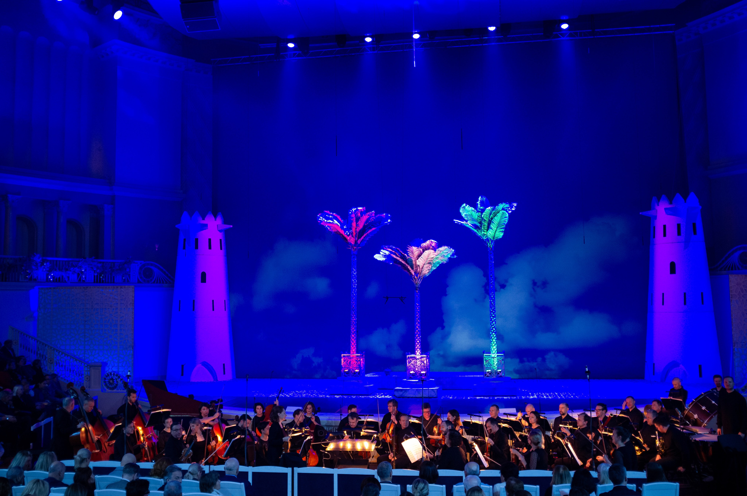 Новогодний вечер. Итальянка в Алжире. Искусство фотографии. Мария Осокина