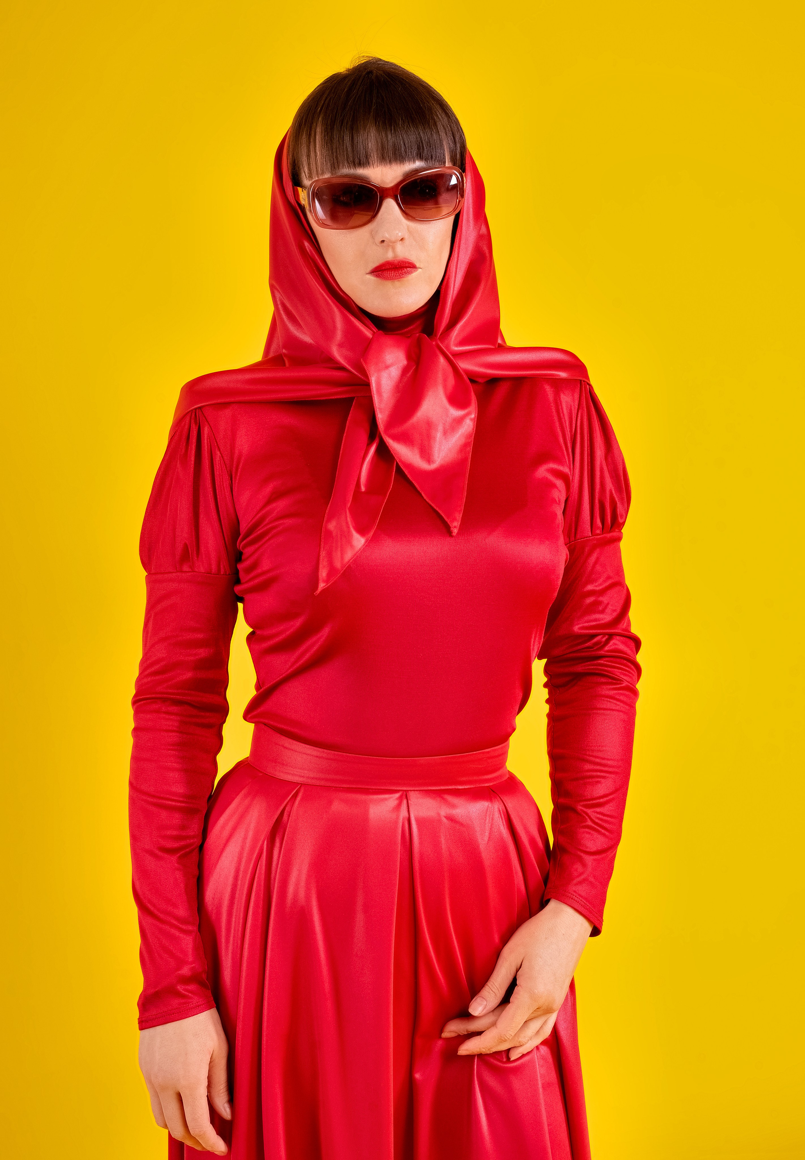 модель ,одежда ,дизайнерская одежда , позирование , модельные снепы , портфолио , модельное портфолио , фото модели . модель , студия , свет ,эмоция ,харизма .