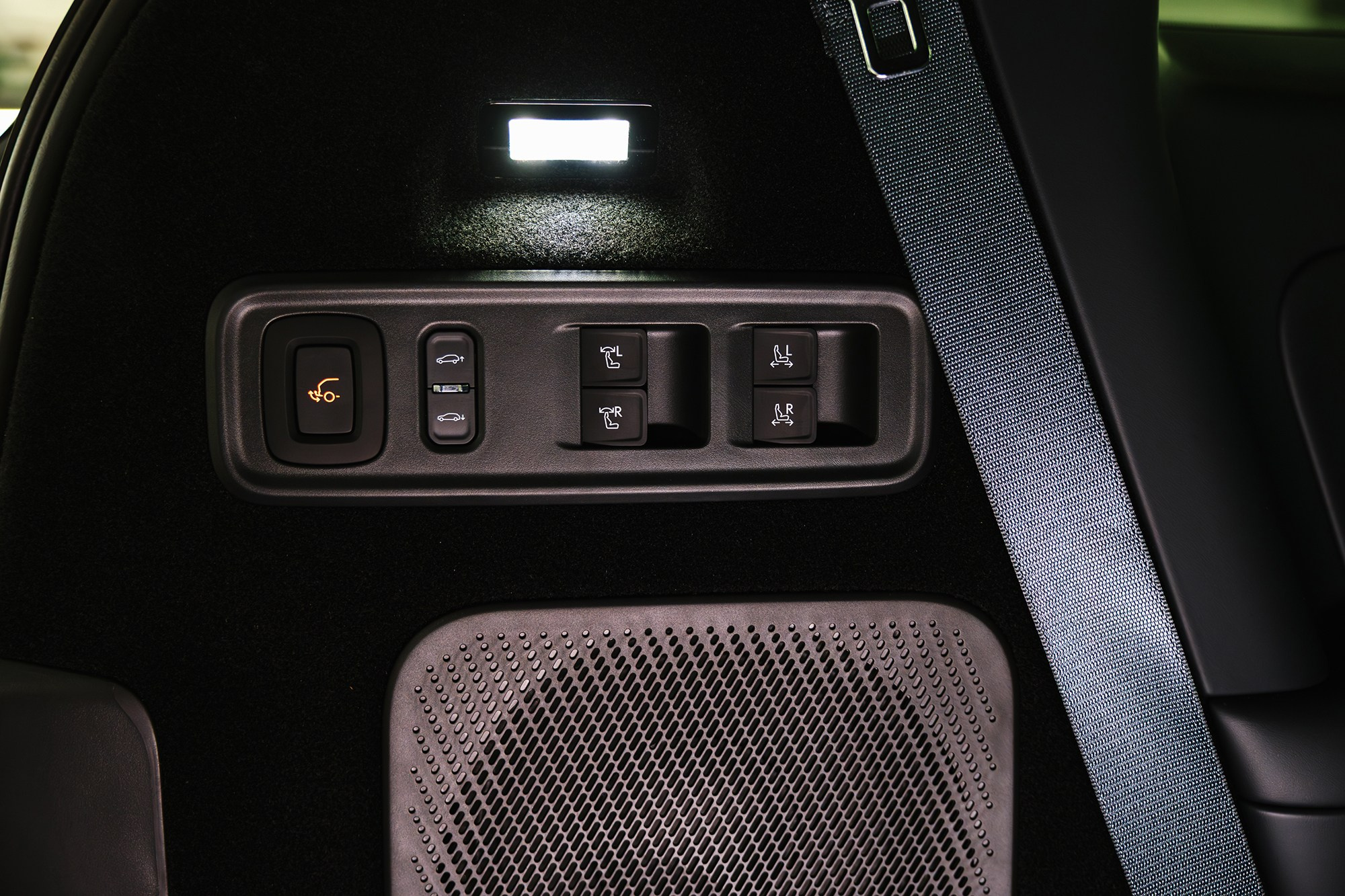 Lynk & Co 900 Ultra 2,0hyb 4WD AT (734 л. с.). Автосалон «Х-Авто»