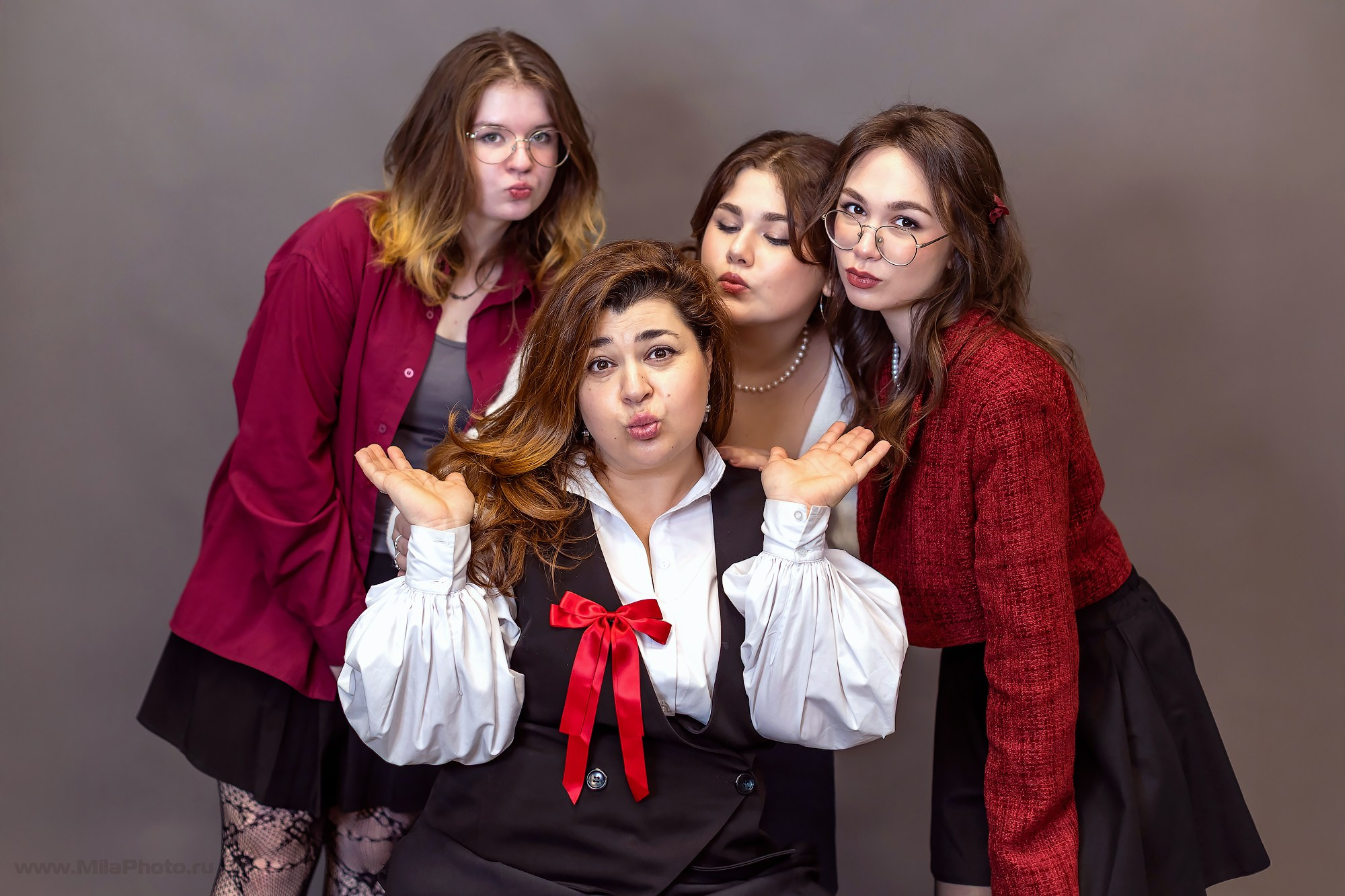 Галерея съемок в студиях. Фотограф и видеограф Москва. Свадебный фотограф, видеограф. Выпускные альбомы. Оживающие альбомы