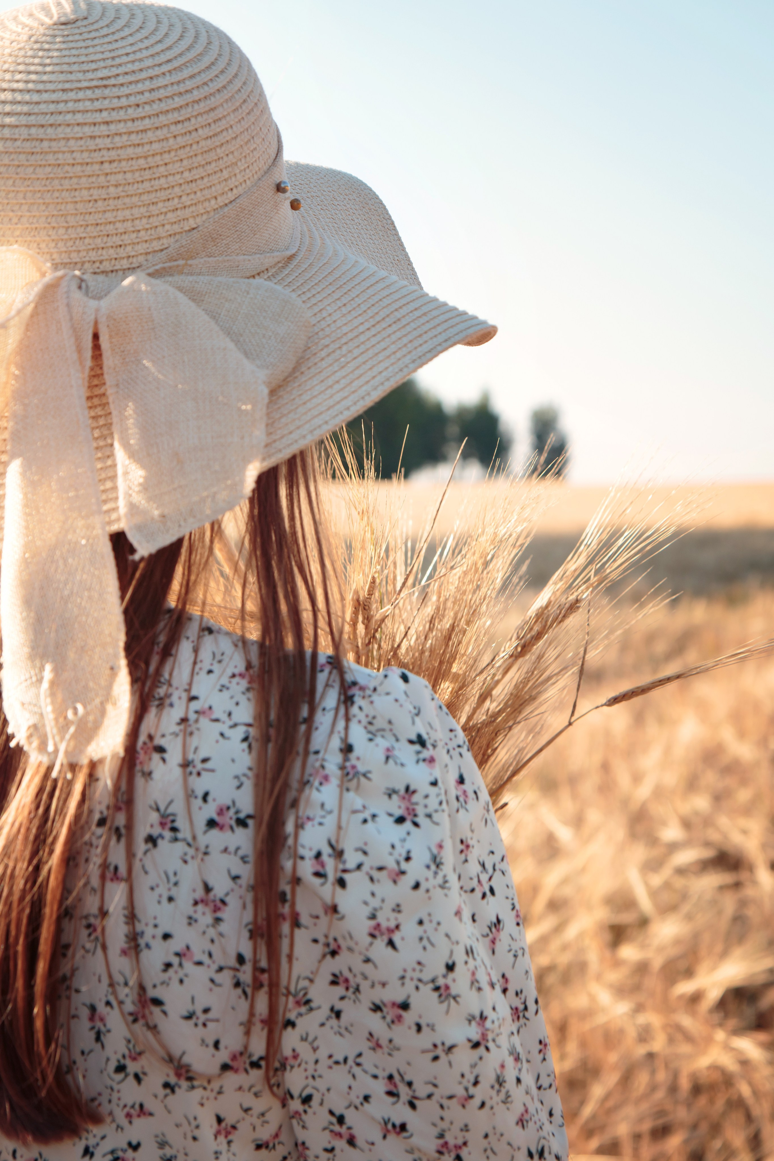 Фотосессия в поле. Фотограф в Шелехове, лучшие выпускные альбомы в Шелехове