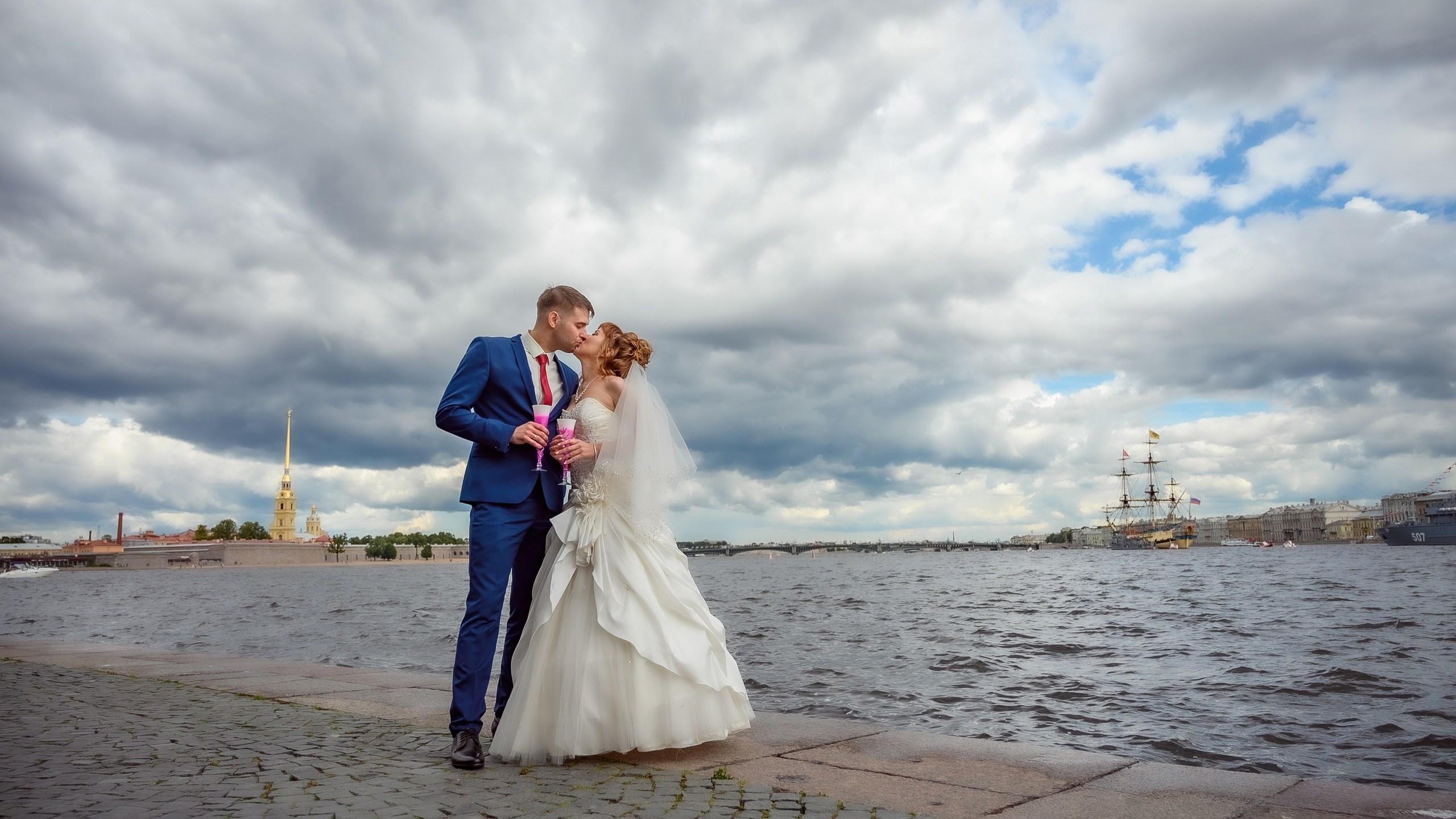Места для свадебной фотосессии в Санкт-Петербурге в плохую погоду. Фотограф Алексей Лукин. Свадьба, мероприятие, корпоратив, юбилей, фотосессия, портрет. Фотосъёмка в Санкт-Петербурге. Ретушь фотографий