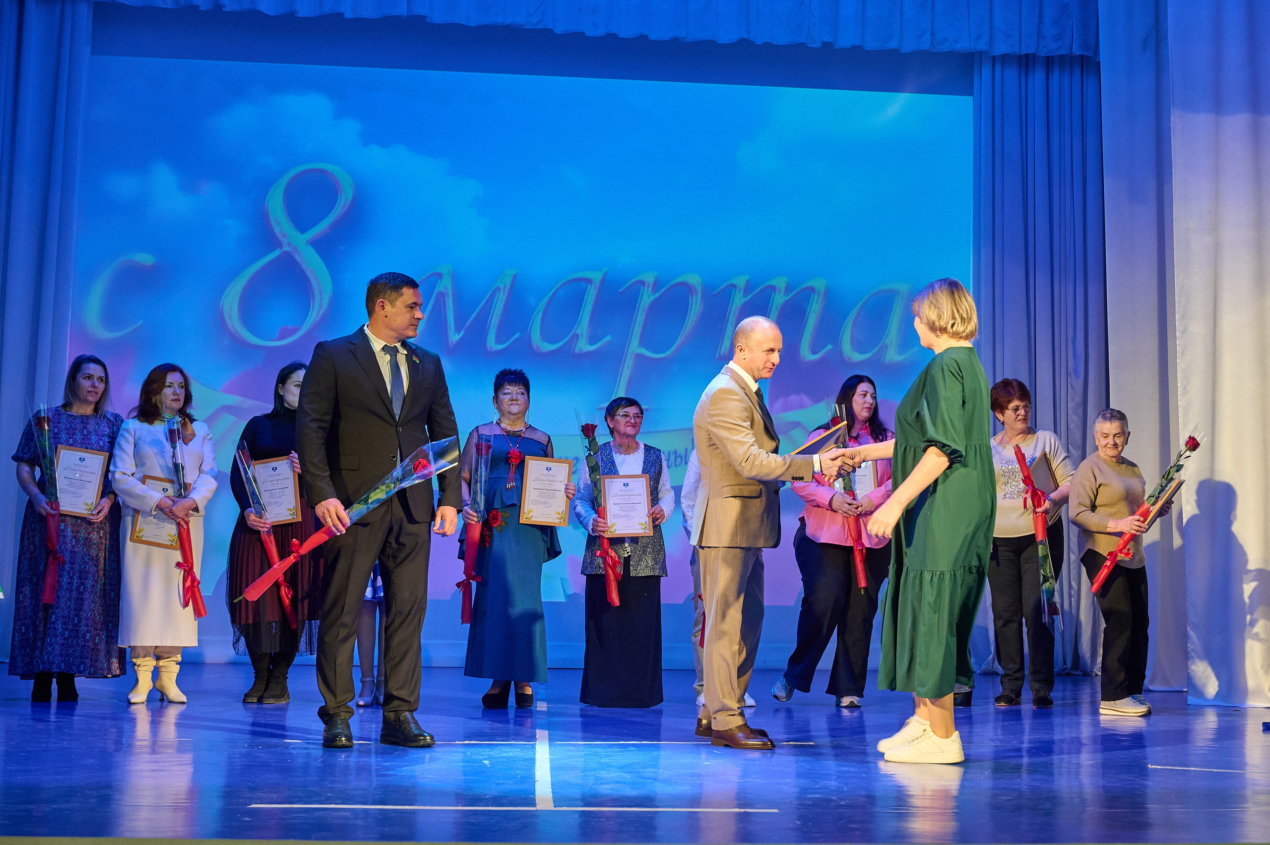 8 марта Марьина роща. Жизнь курорта Кабардинка в фотографиях