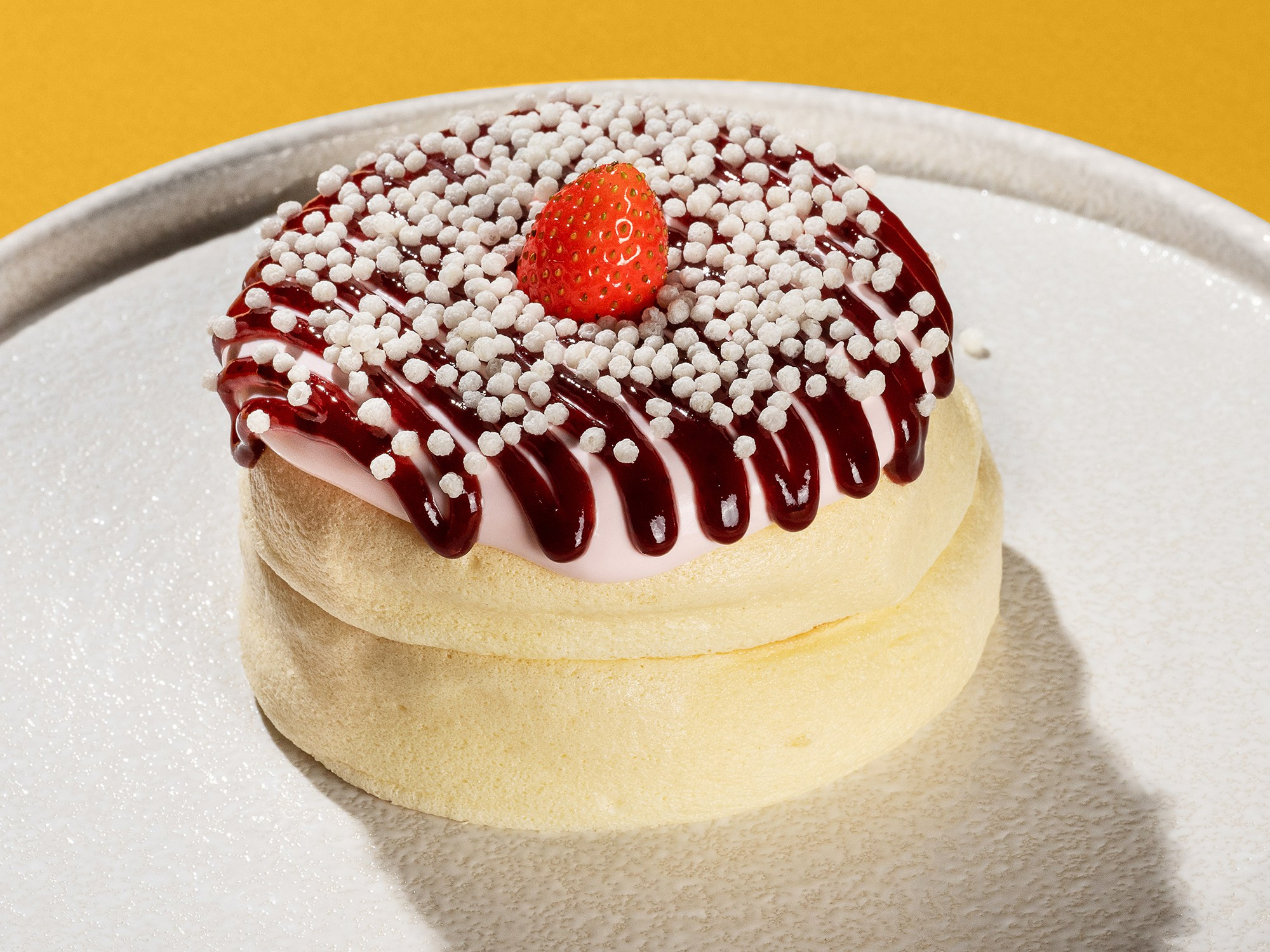 панкейк с клубничным джемом