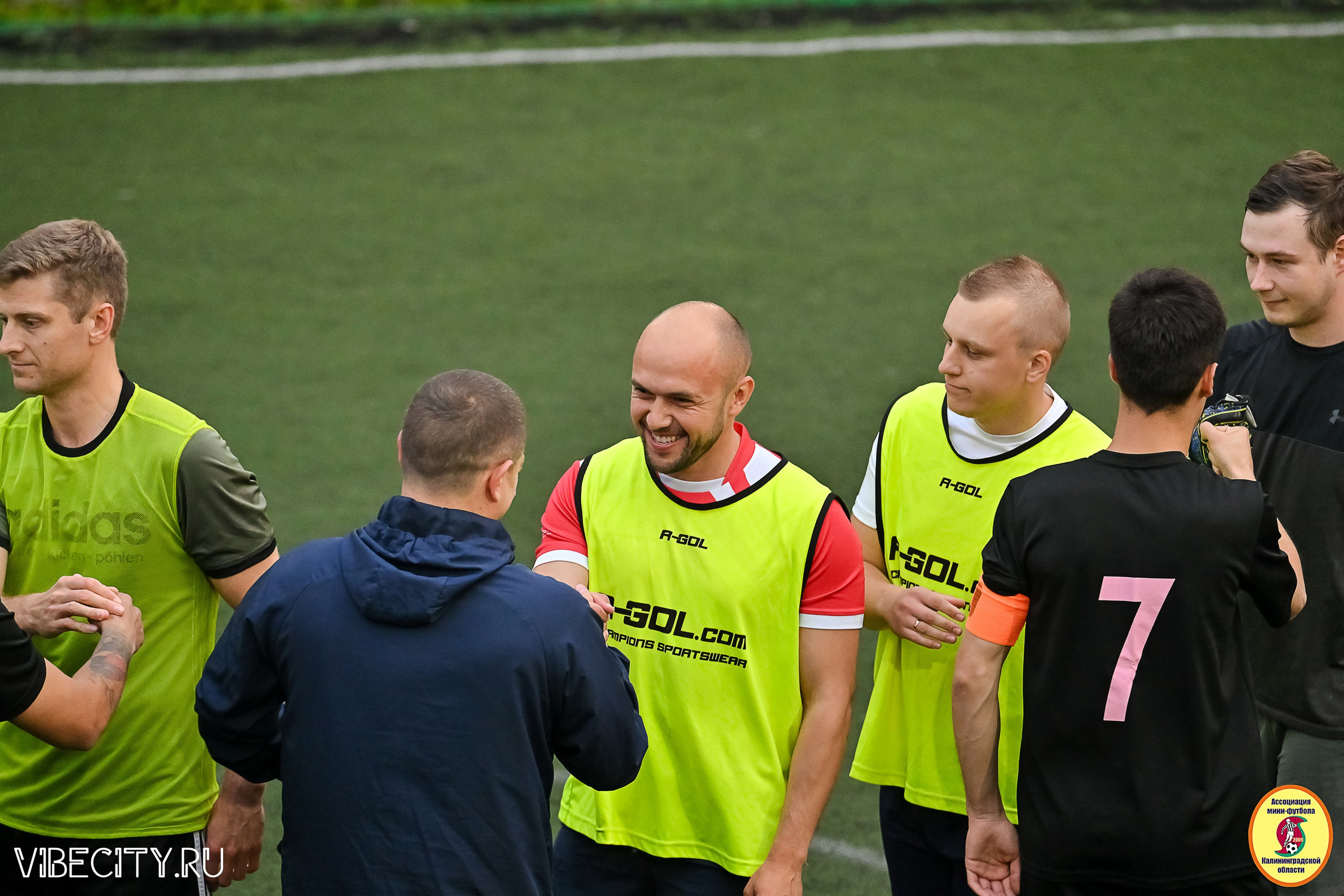 ИГРЫ МИНИ-ФУТБОЛЬНОЙ И КОРПОРАТИВНОЙ ЛИГИ. VIBECITY.RU Вайб Сити Ру Фоторепортажи Фотоотчеты Калининград