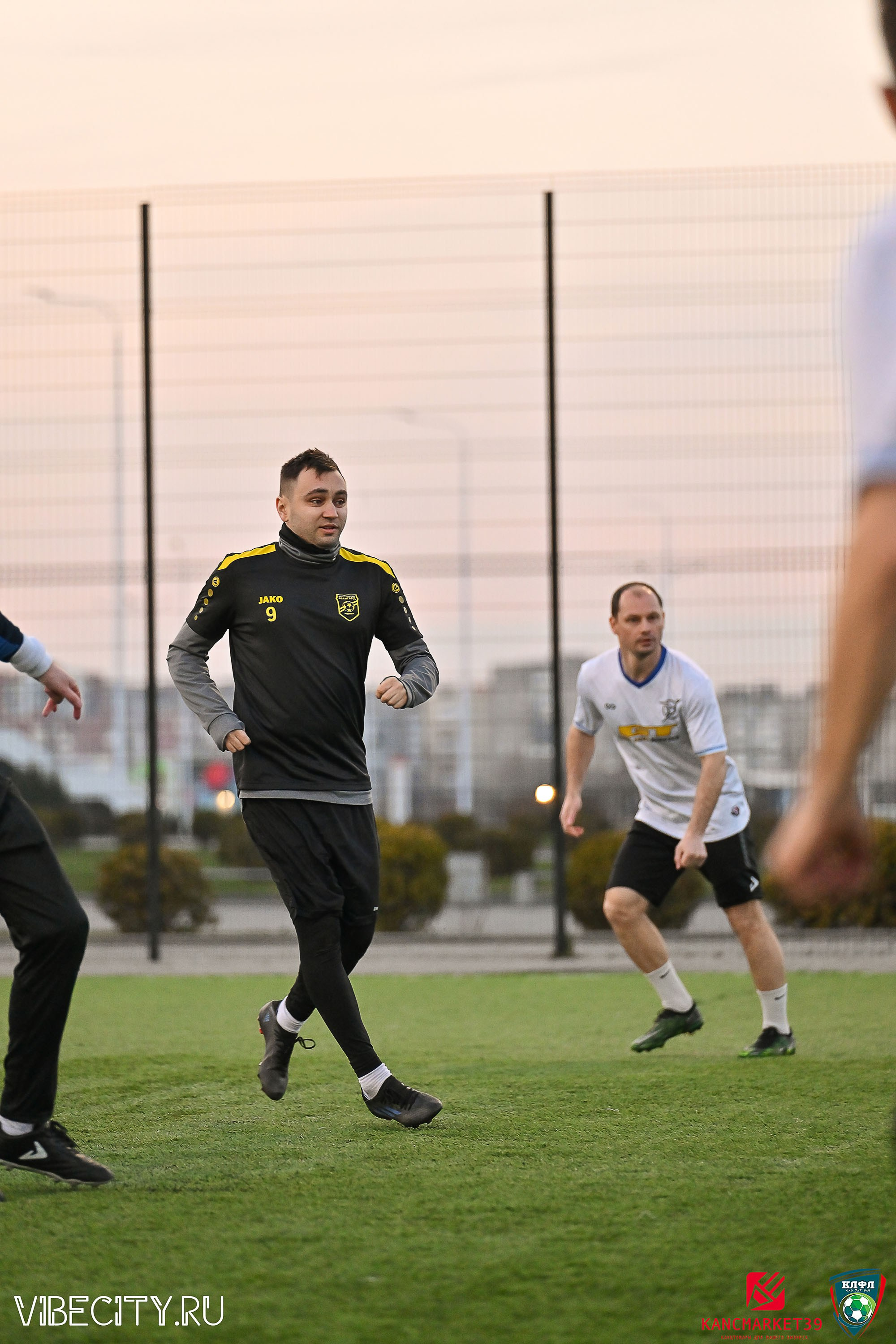 XX ЧЕМПИОНАТ КАЛИНИНГРАДСКОЙ ЛФЛ КАНЦМАРКЕТ39 сезона 2024–2025 гг. VIBECITY.RU Вайб Сити Ру Фоторепортажи Фотоотчеты Калининград