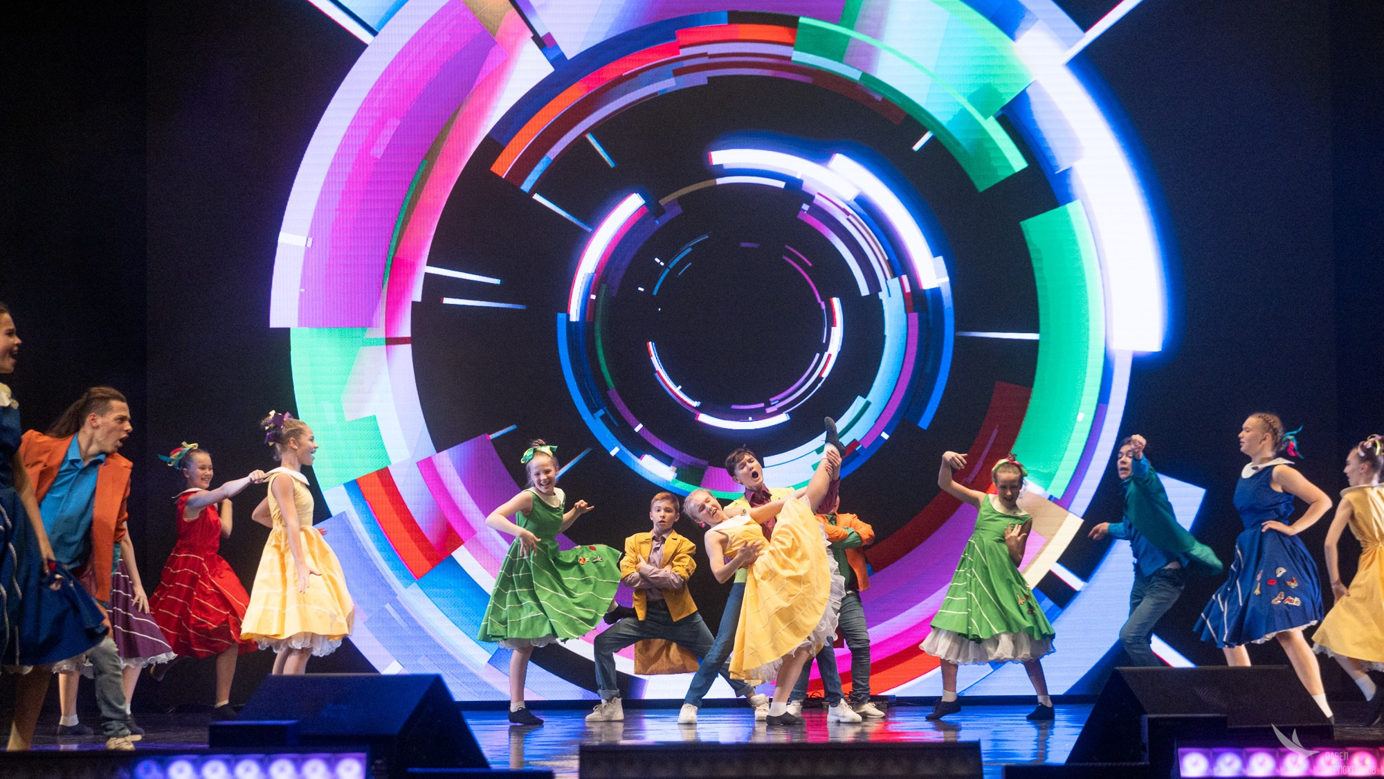 Юбилейный концерт студии эстрадного танца «Изумрудный город». Репортажный фотограф в Казани Павел Серпокрылов