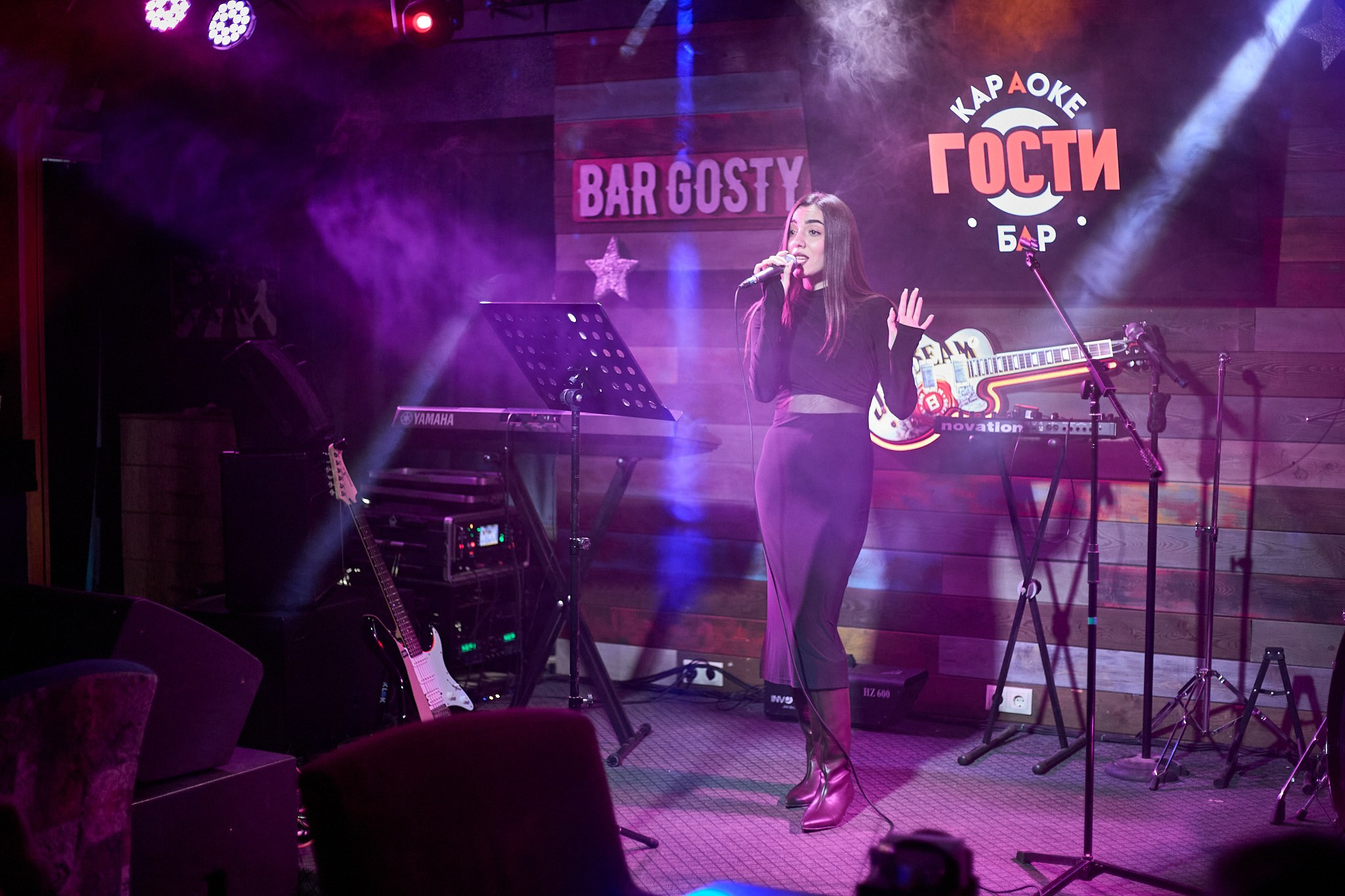 Концерт в баре «Гости». Фотограф Омск | Александр Вандеров