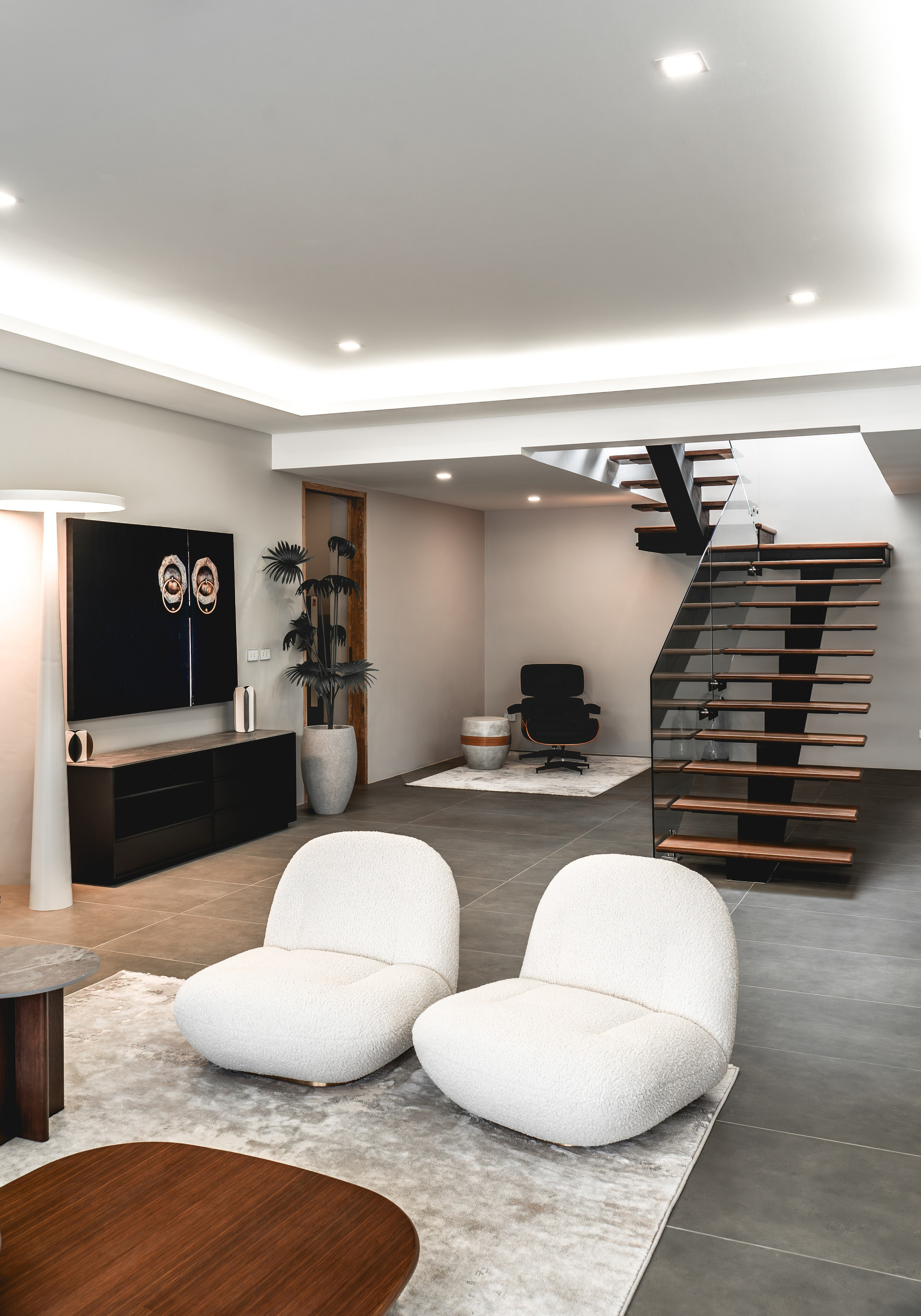 PERELUDE INTERIOR