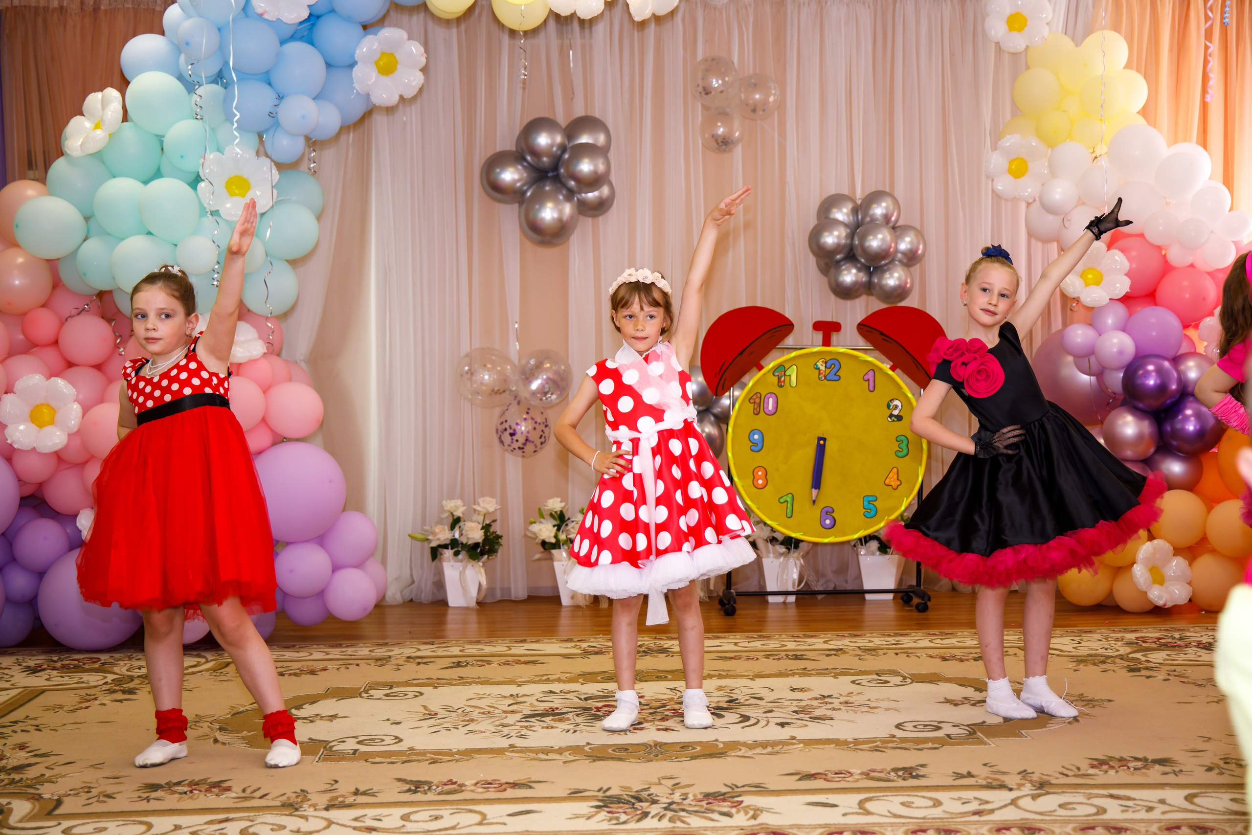 ВЫПУСКНОЙ ДЕТСКИЙ САД группа НАСЛЕДНИКИ. Профессиональная фото и видеосъемка. Москва