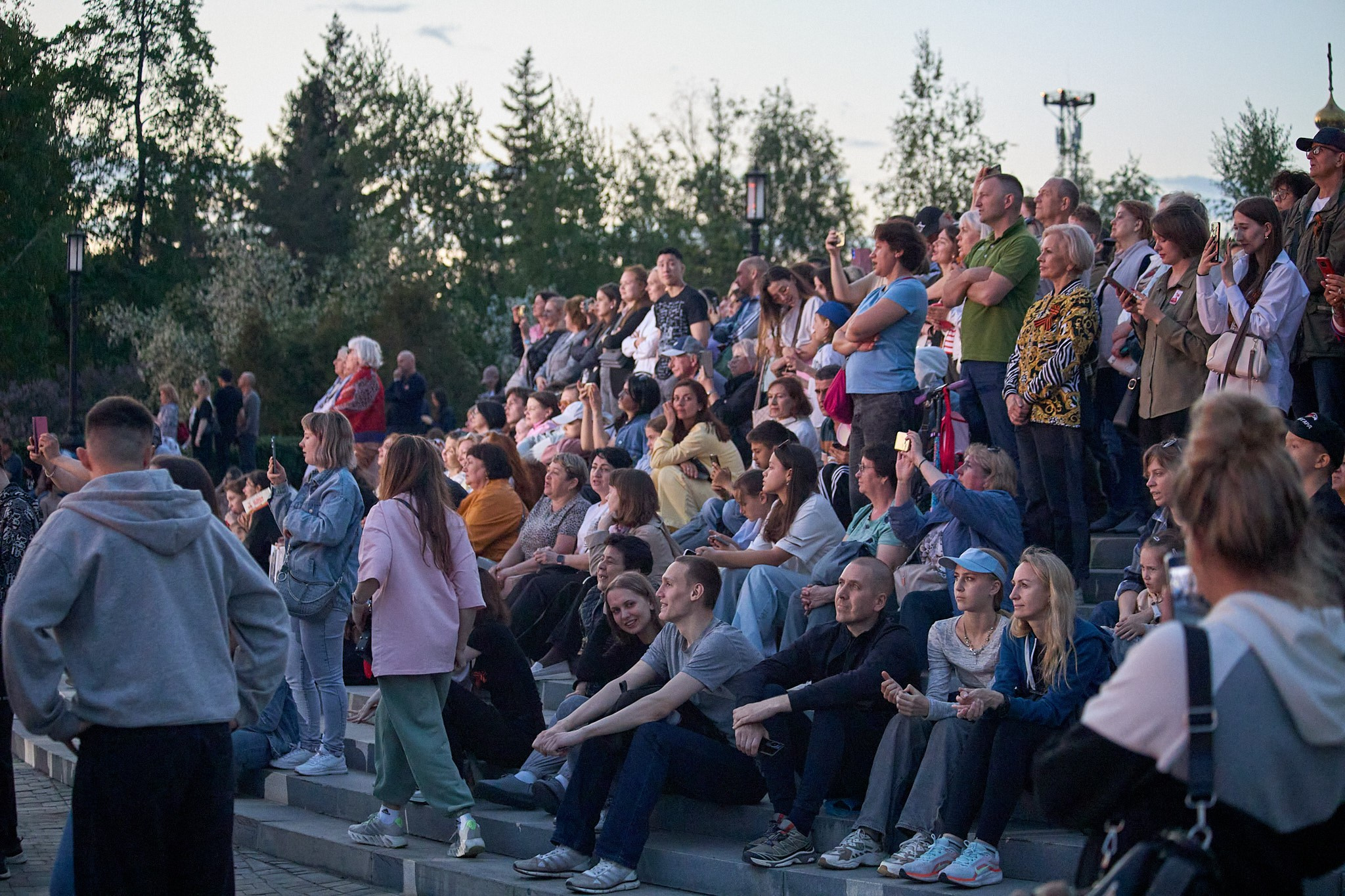 Концерт 9 мая 2025 года на соборной площади. Фотограф Омск | Александр Вандеров