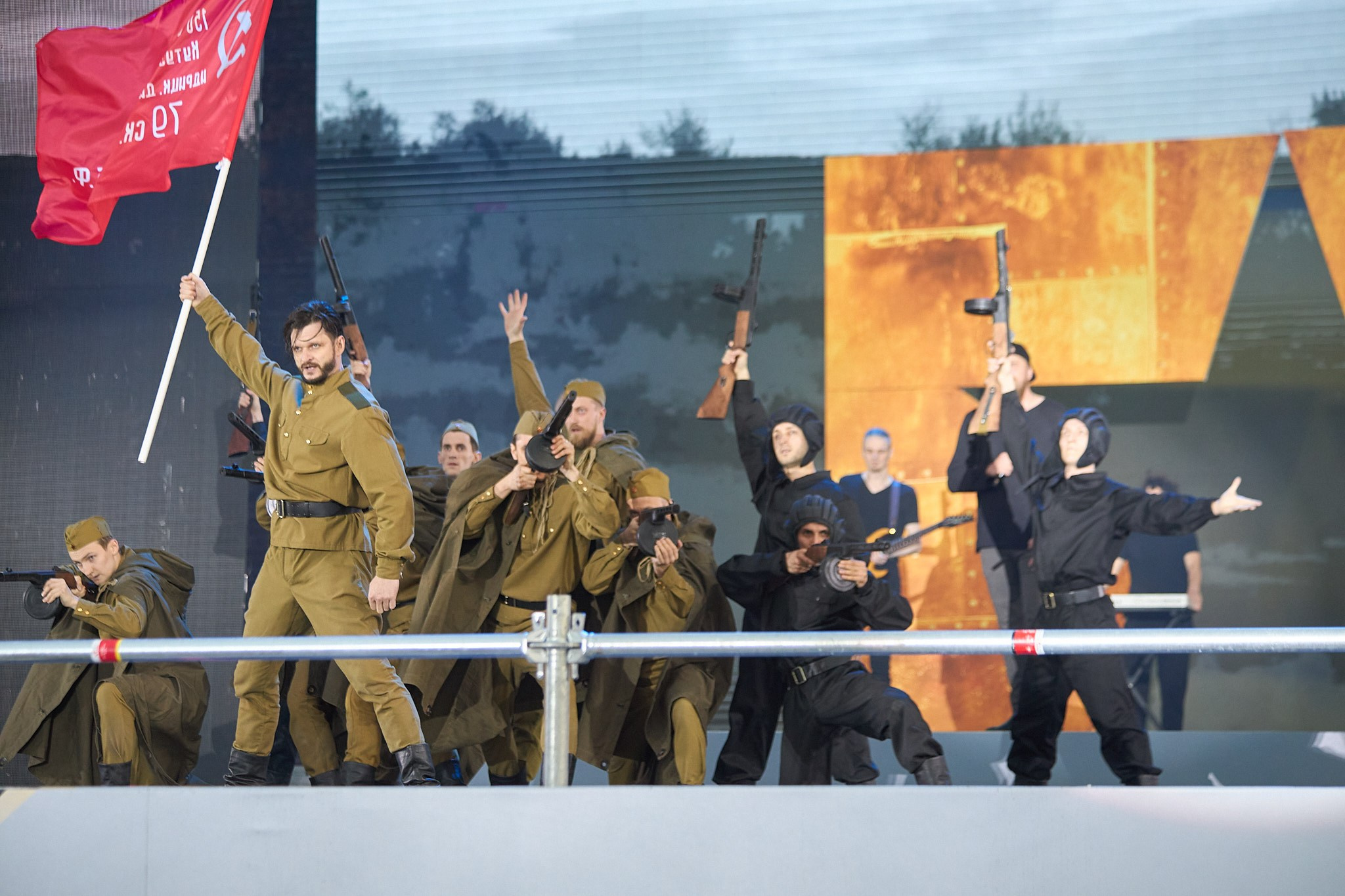 Концерт 9 мая 2025 года на соборной площади. Фотограф Омск | Александр Вандеров