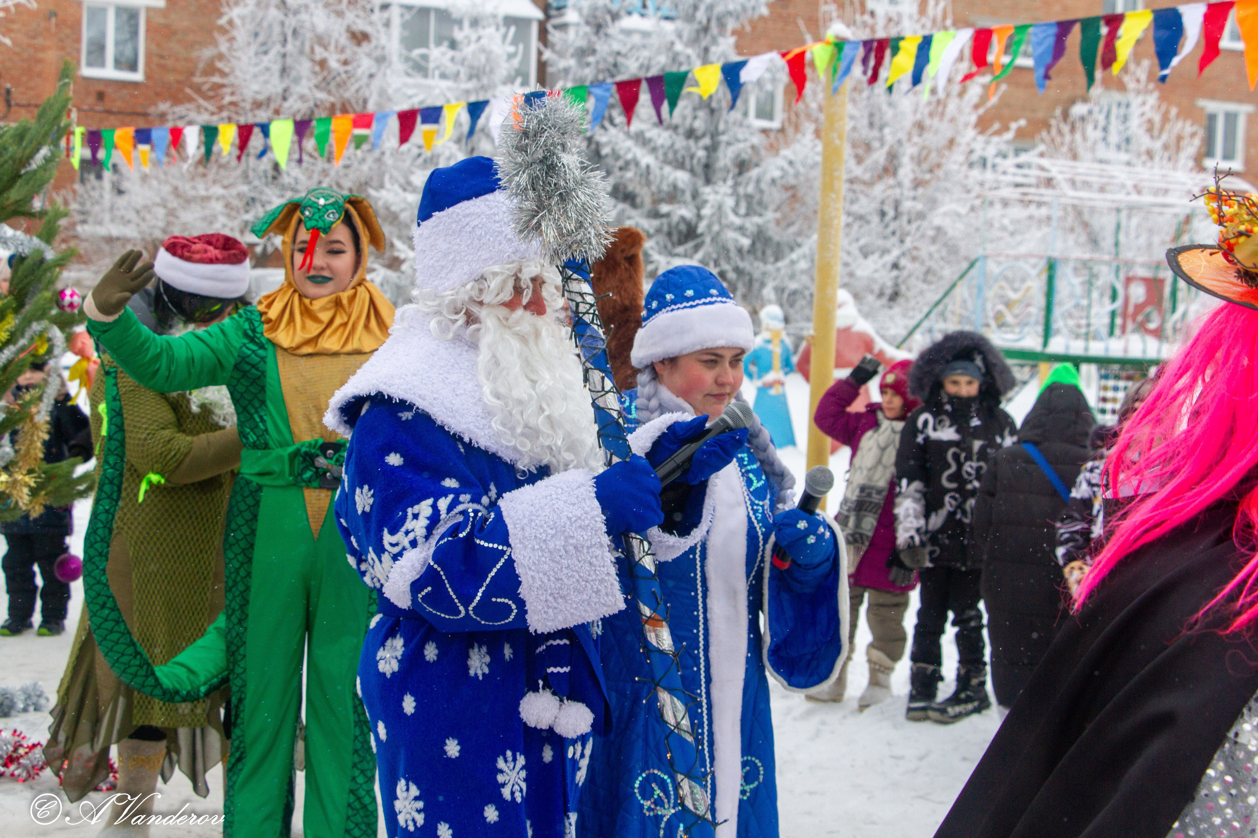 Праздник во дворе, ул. Осташковская-20. Фотограф Омск | Александр Вандеров