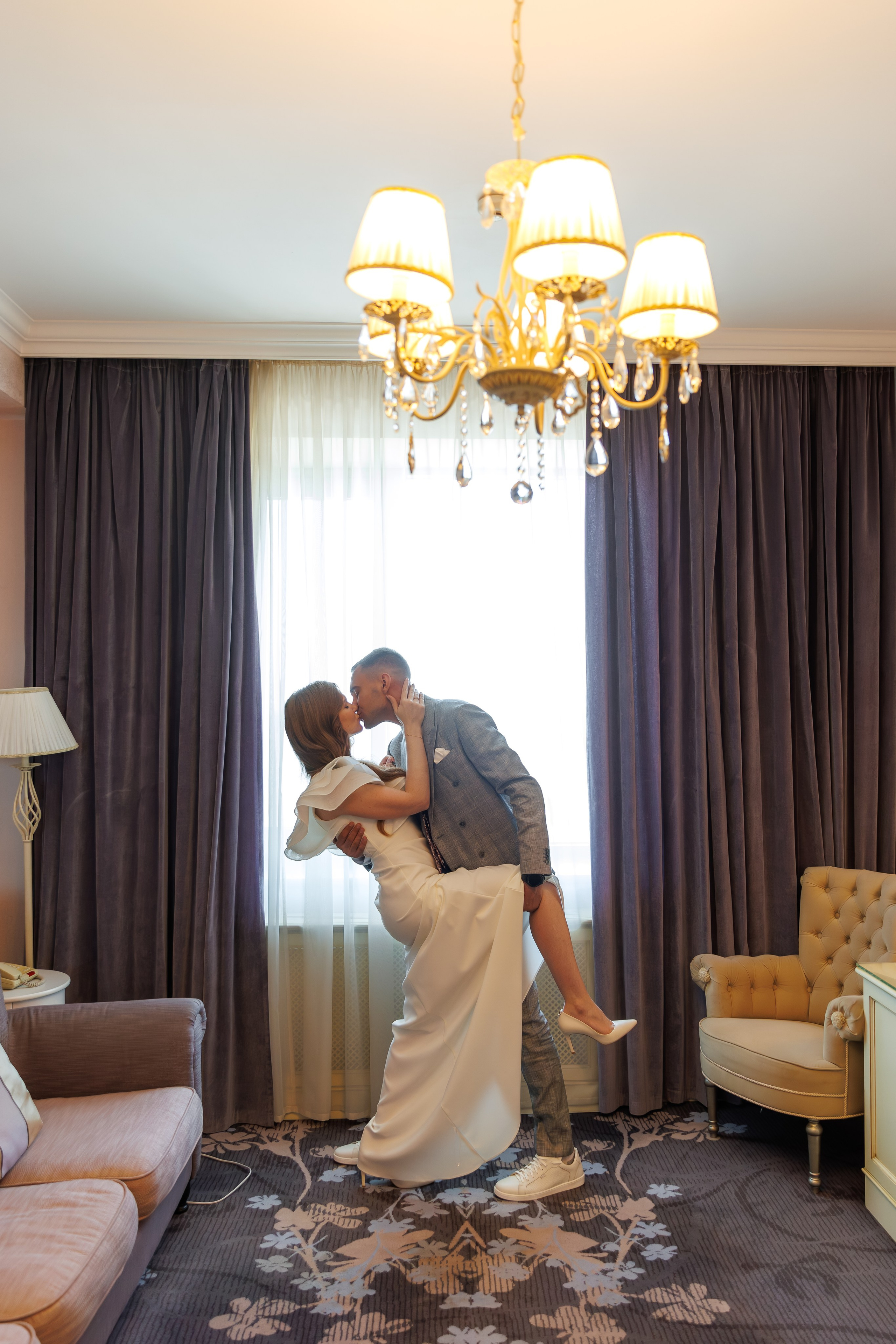 Свадебная фотосессия и сборы в отеле Милан (м. Домодедовская). Свадебный фотограф Москва и МО Сергей Киржаев