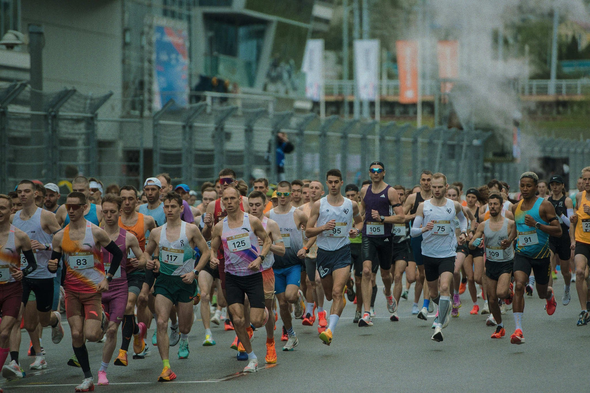 Чемпионат России по полумарафону. Сириус Автодром 2026. Репортажный фотограф в Сочи — Михаил Мордасов