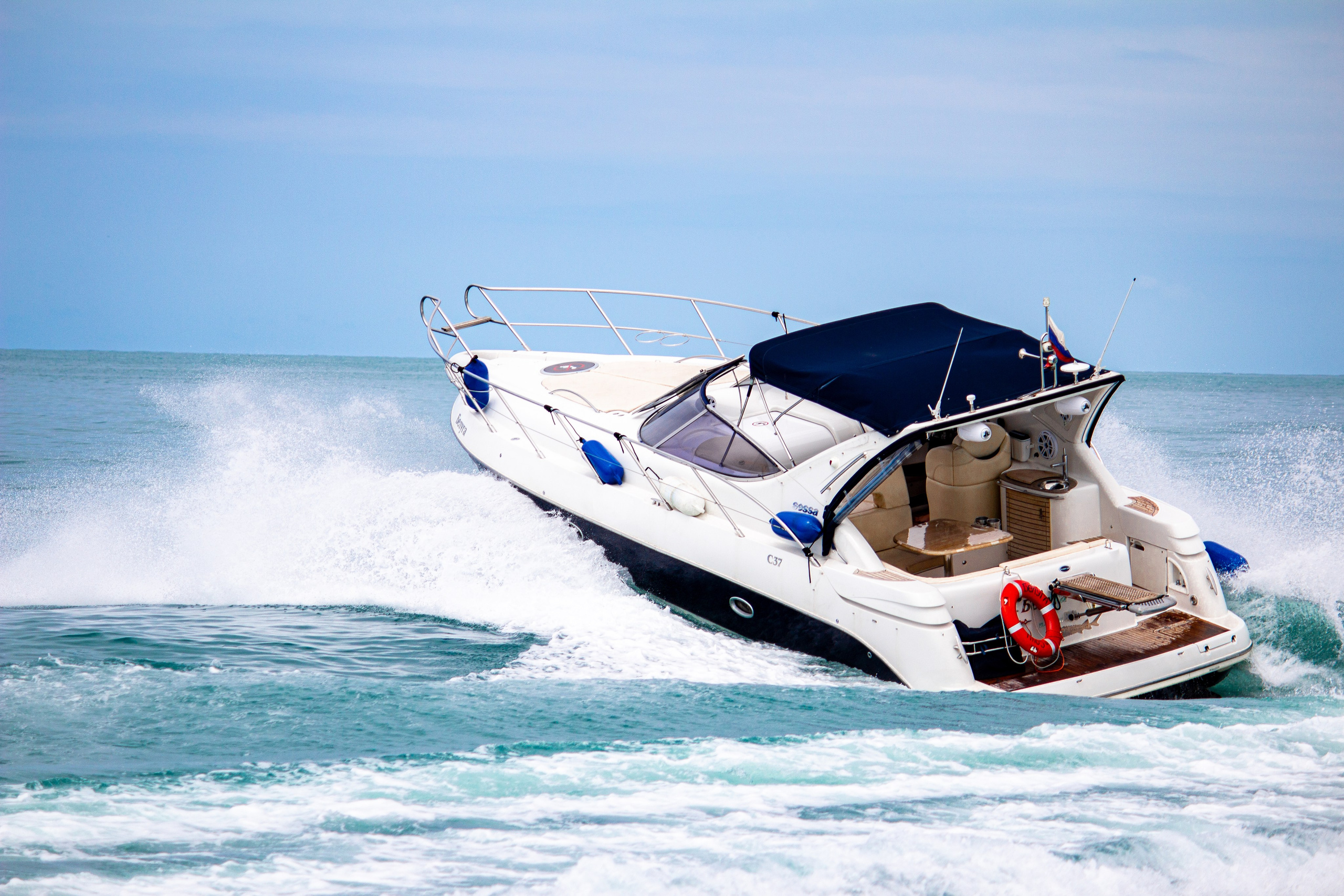 Катер Белуга Аренда Яхты в Сочи Яхтанаморе YACHTNAMORE YACHTANAMORE