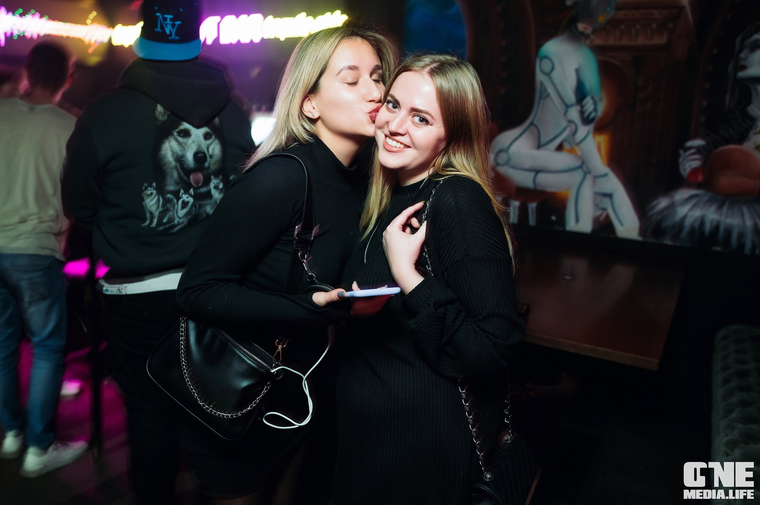 Фоторепортаж из бара XxxX. One Media Life: фоторепортажи, фотоотчеты с мероприятий и заведений