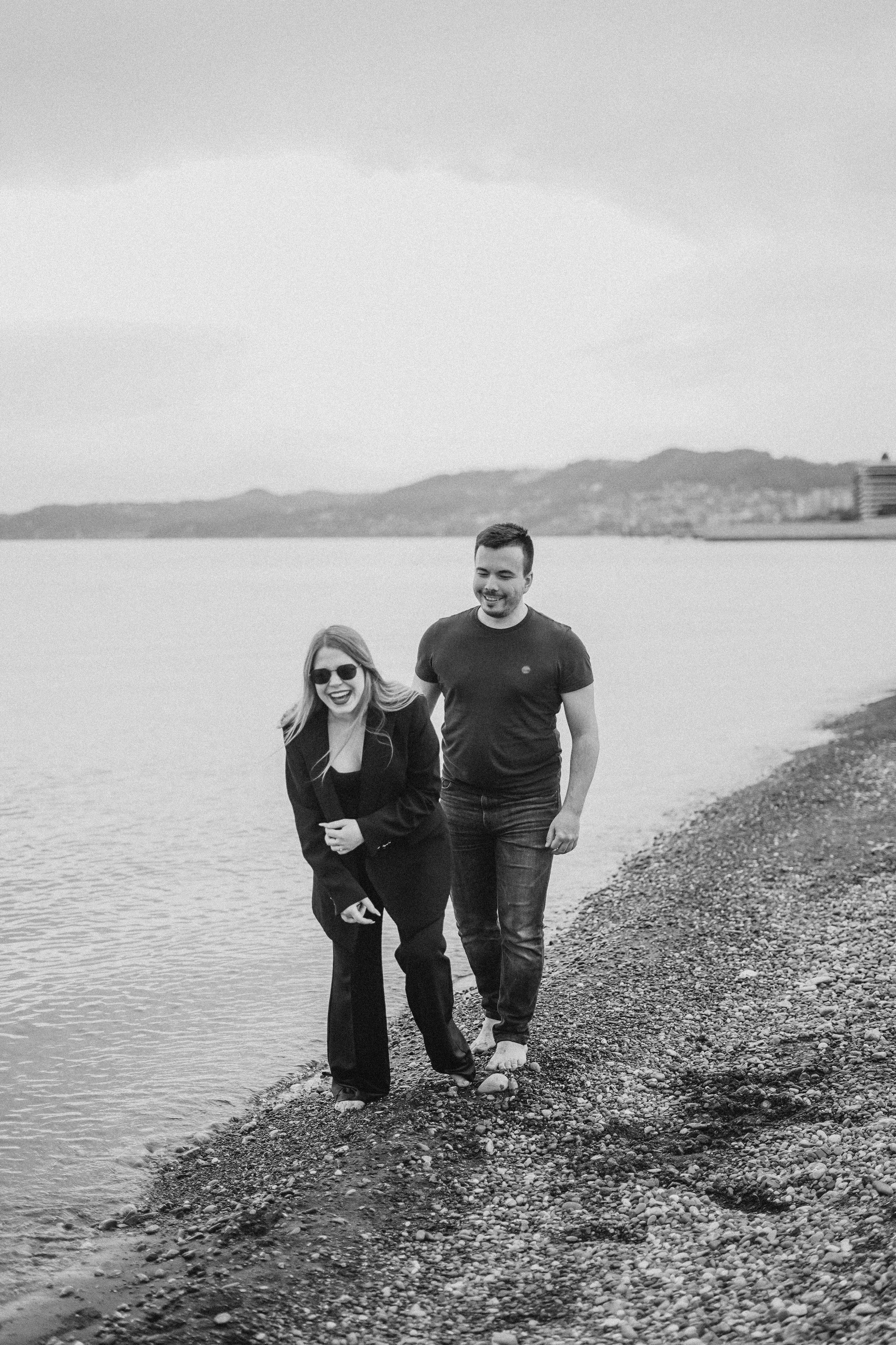 Даша и Артём на пляже Ривьера. Фотограф в Сочи и Абхазии | Фототуры | September Air