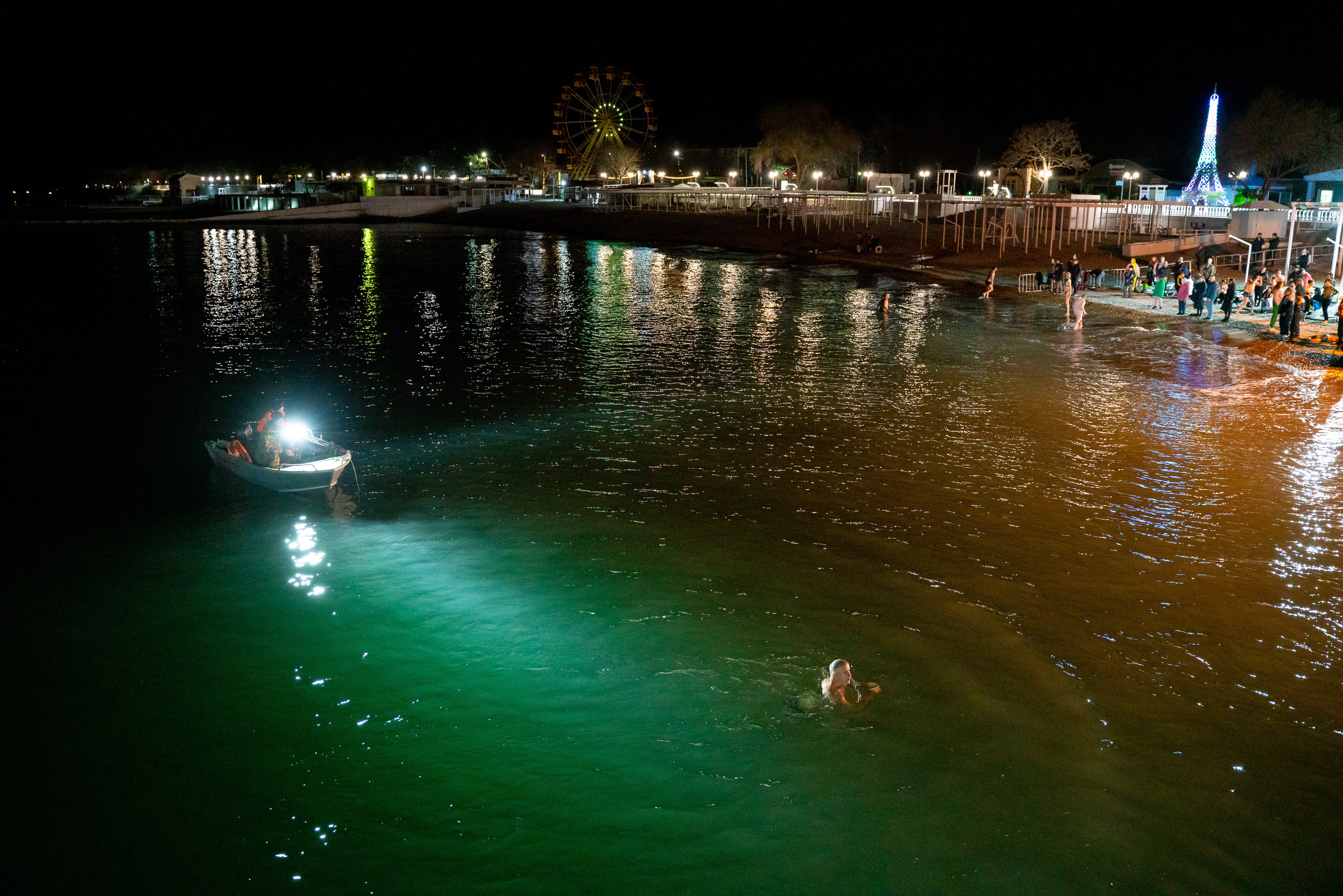 Крещение. Жизнь курорта Кабардинка в фотографиях