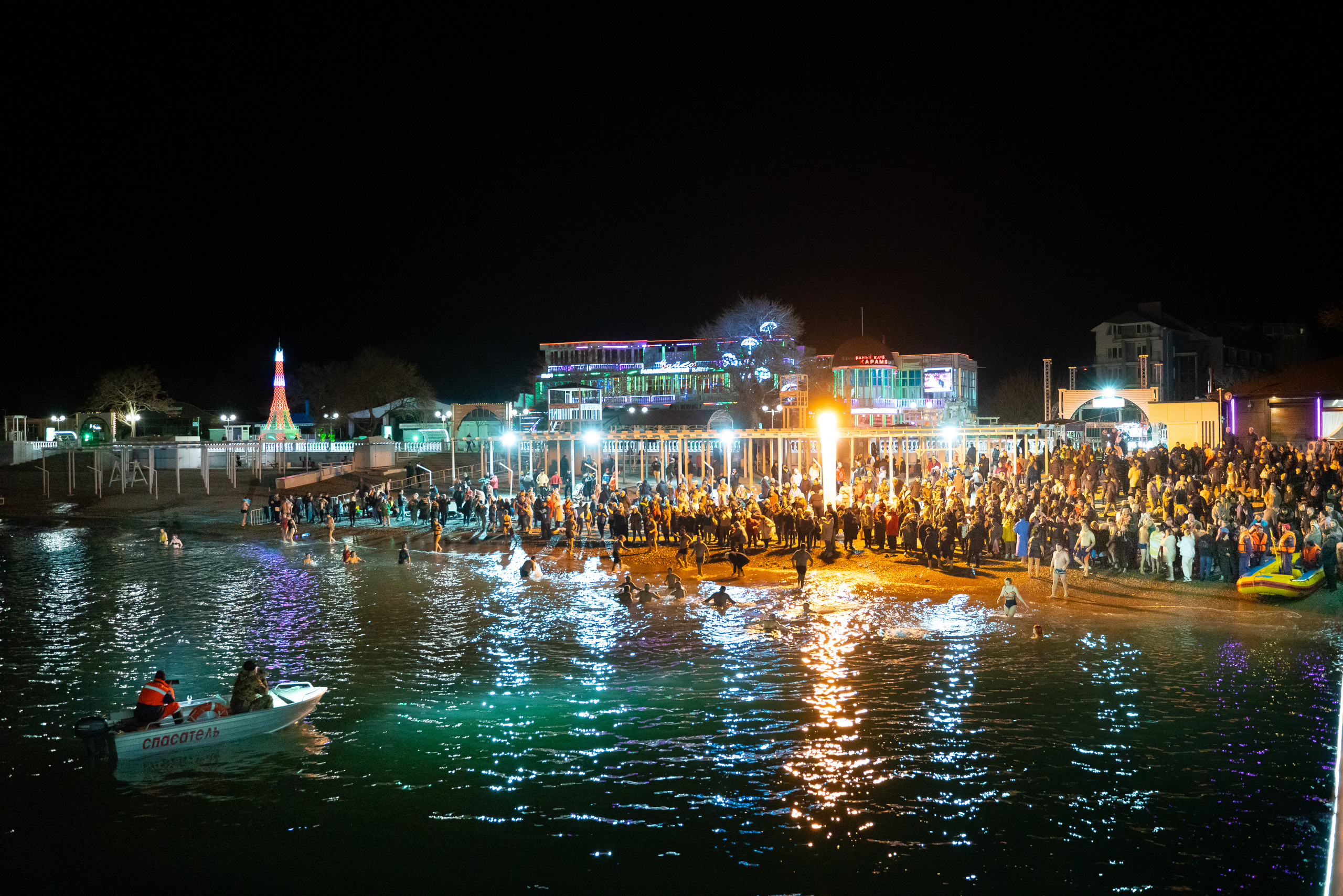 Крещение. Жизнь курорта Кабардинка в фотографиях