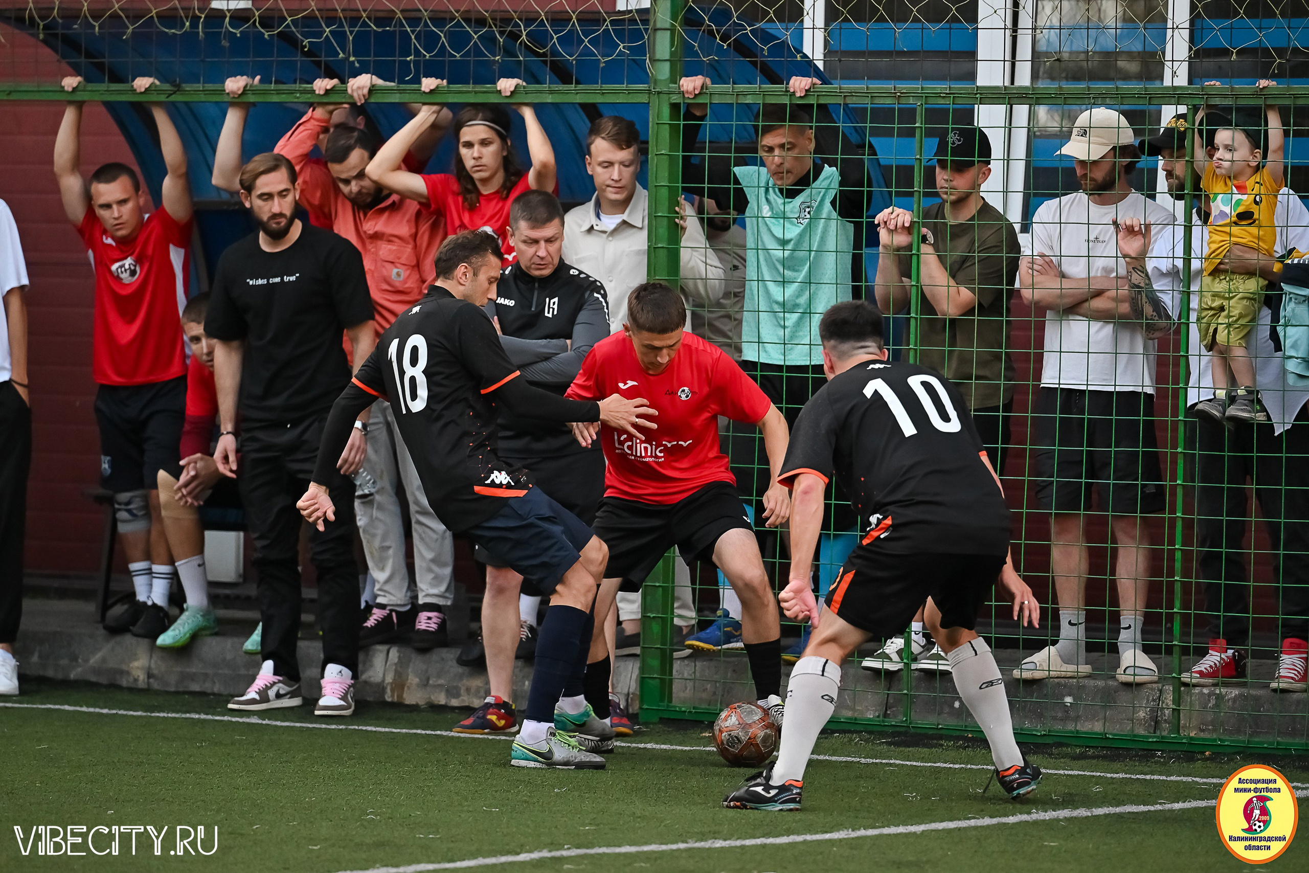 ИГРЫ МИНИ-ФУТБОЛЬНОЙ И КОРПОРАТИВНОЙ ЛИГИ. VIBECITY.RU Вайб Сити Ру Фоторепортажи Фотоотчеты Калининград
