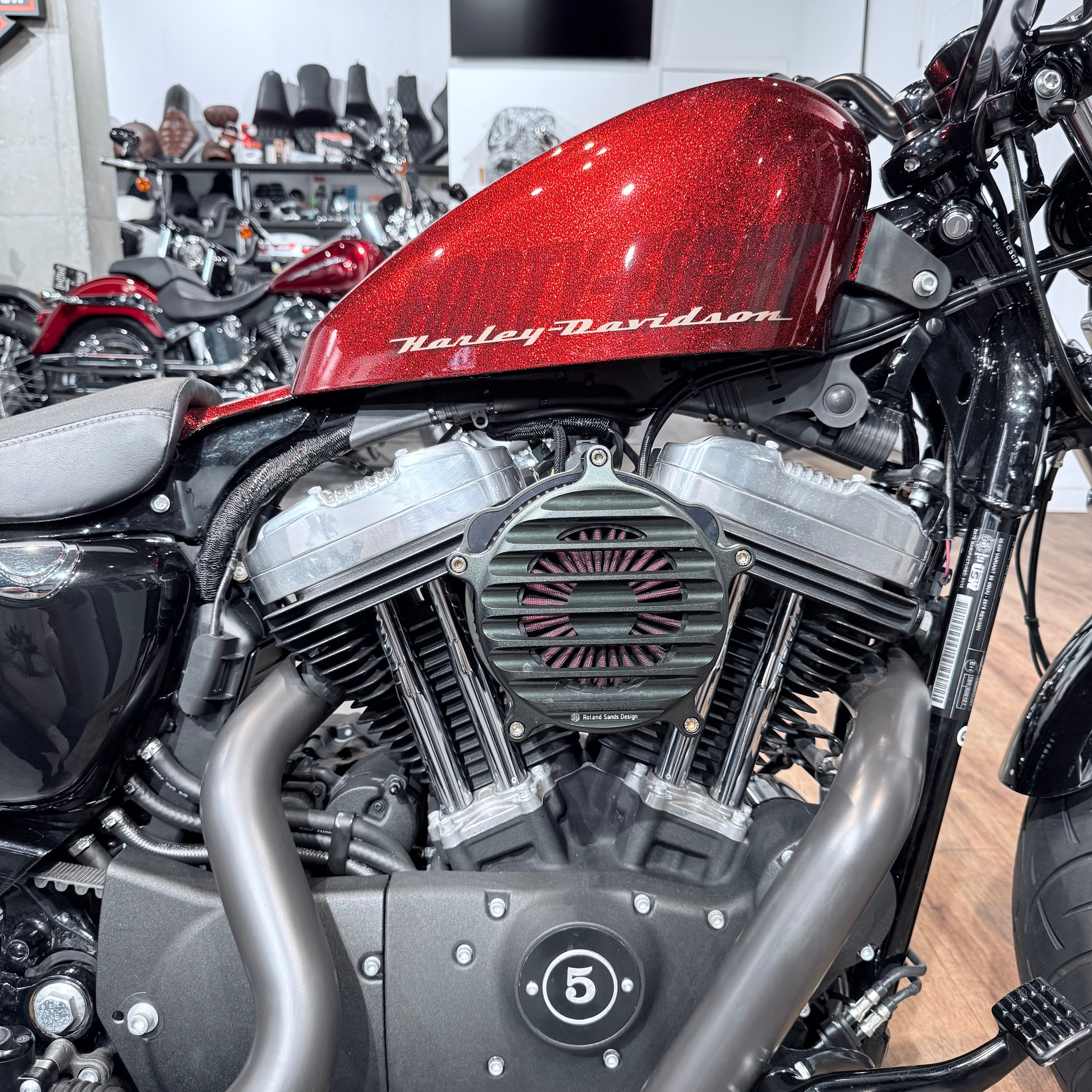 Купить Harley-Davidson 2015 Forty-Eight 1200 ABS (Softail/Dyna) — подробнее на сайте. Hello Davidson, Москва. Только хорошие мотоц