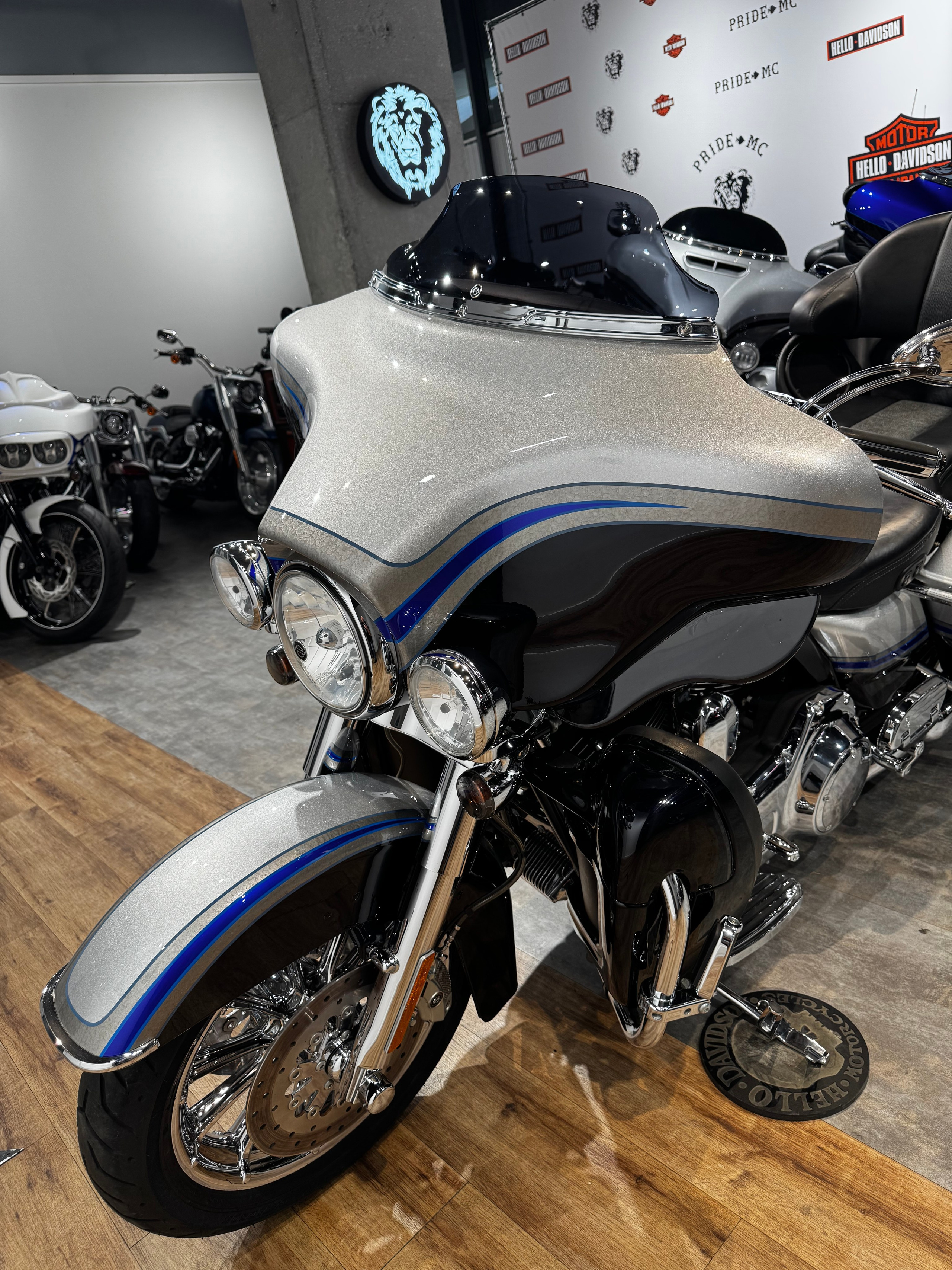 Мотоциклы Harley-Davidson CVO Black Diamond (Touring) — купить мотоцикл. Hello Davidson, Москва. Только хорошие мотоциклы…